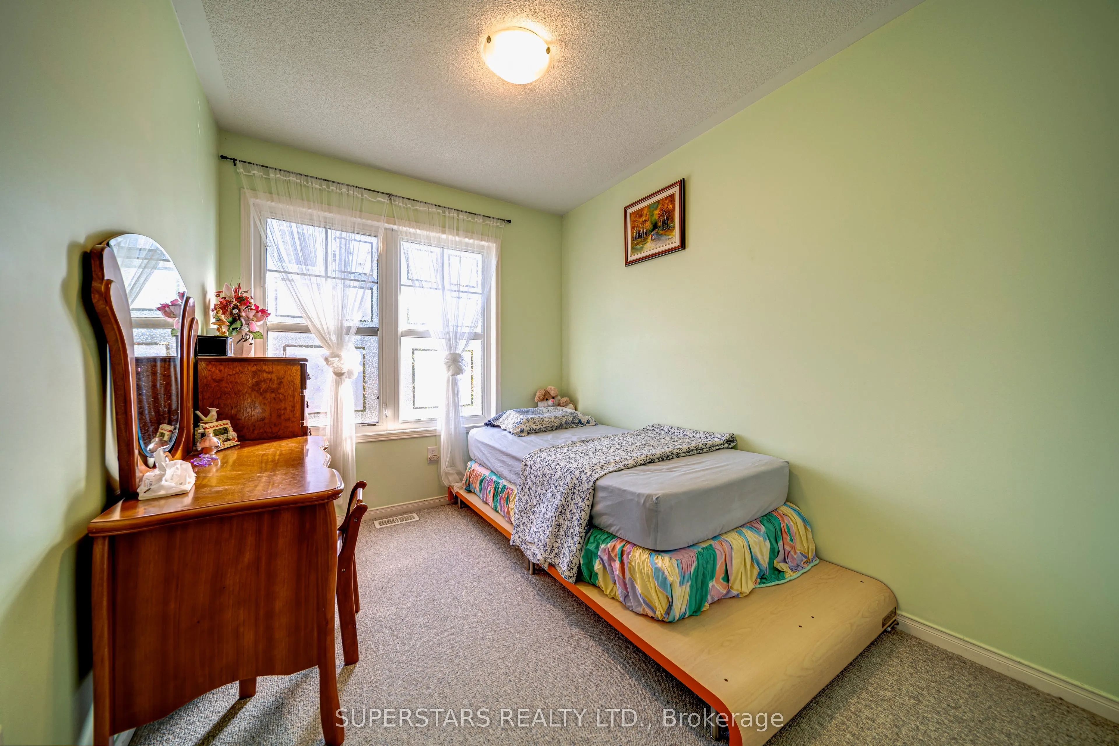 13 Eastwind Drive