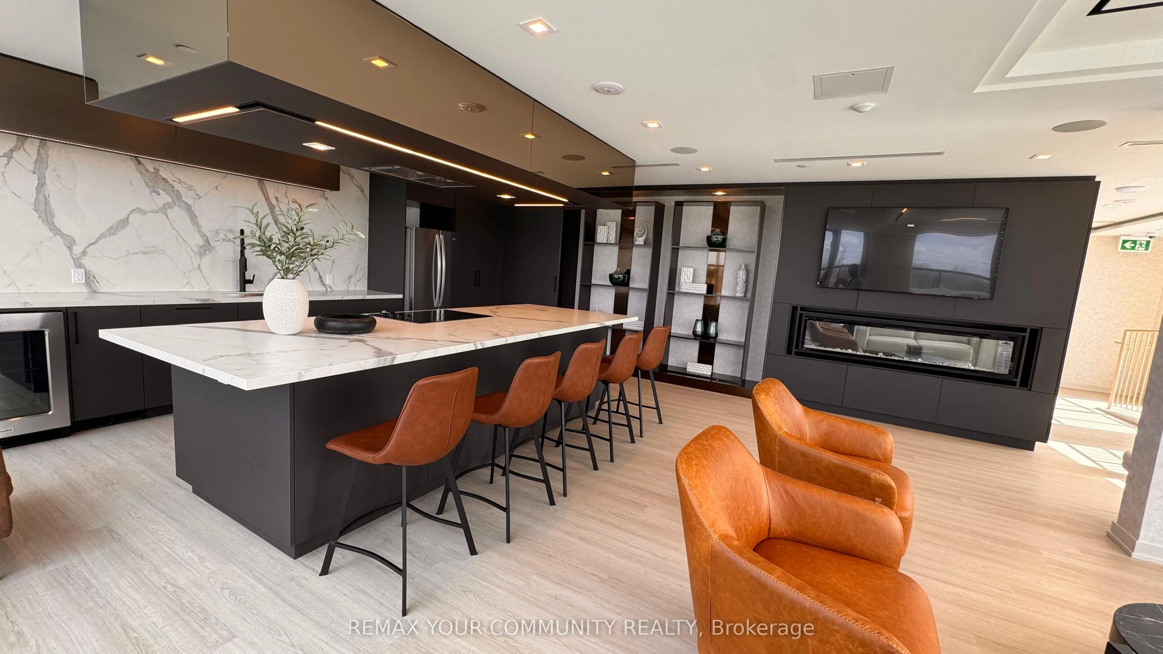 8188 Yonge Street #1004
