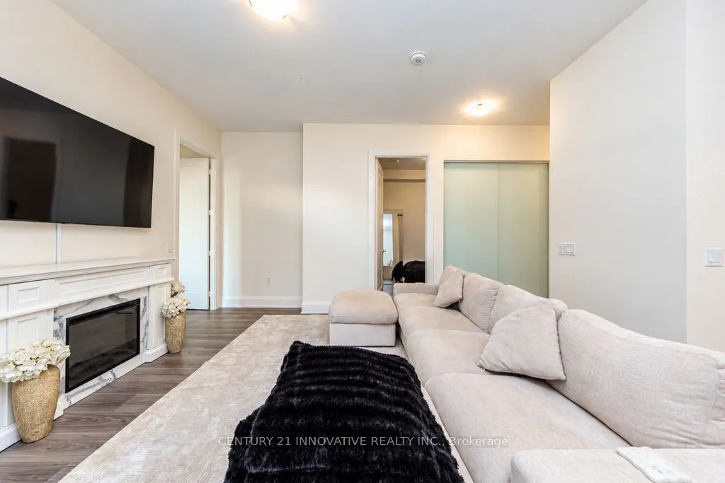 8960 Jane Street #533