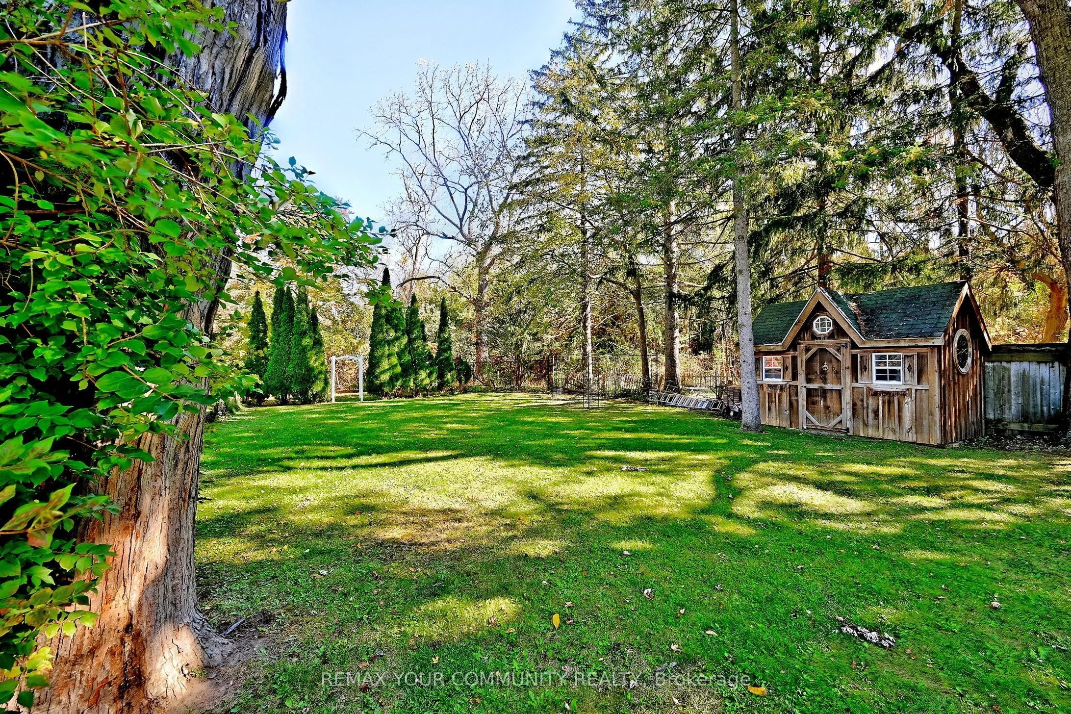 73 Sprucewood Drive E