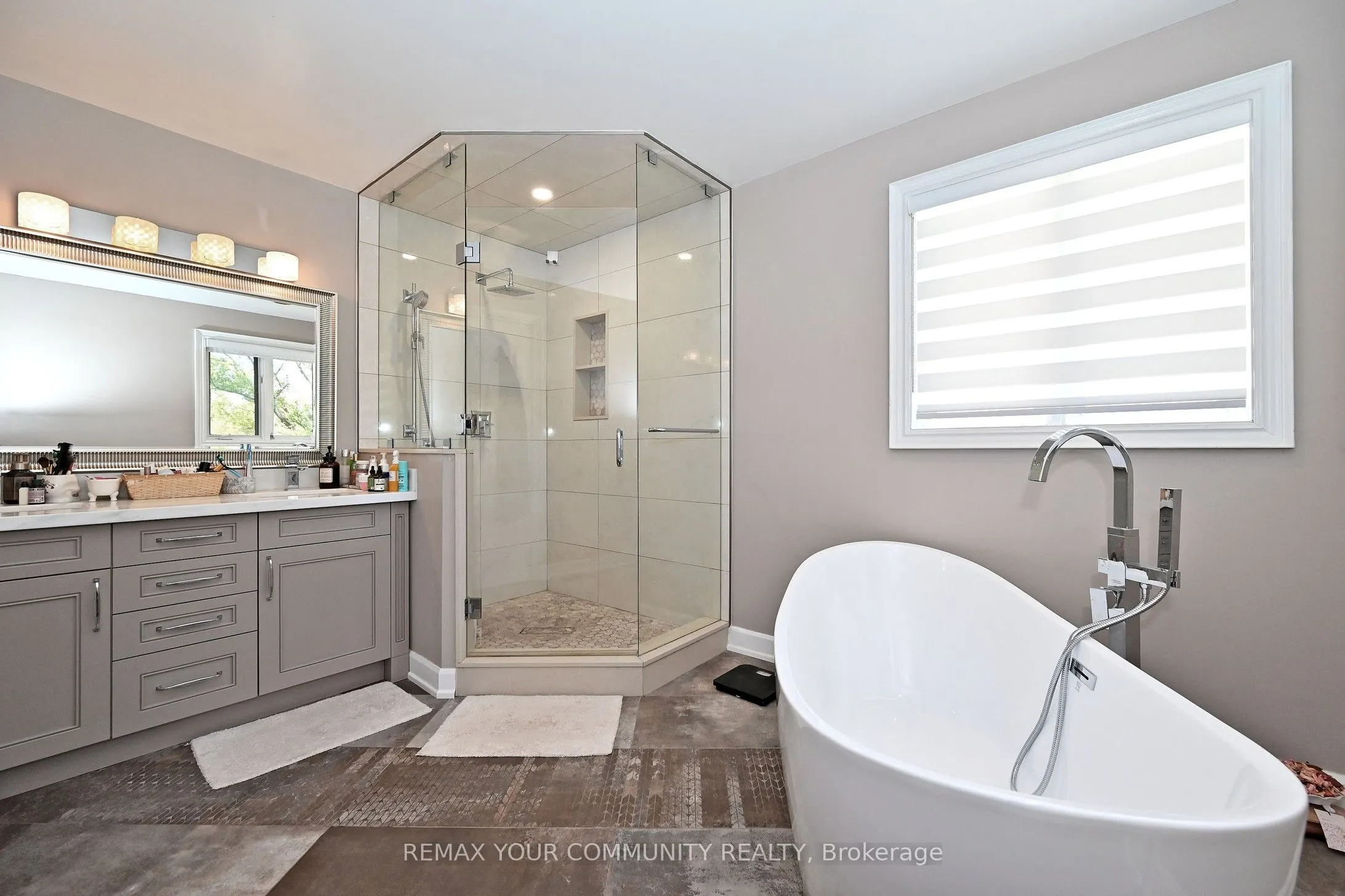 73 Sprucewood Drive E