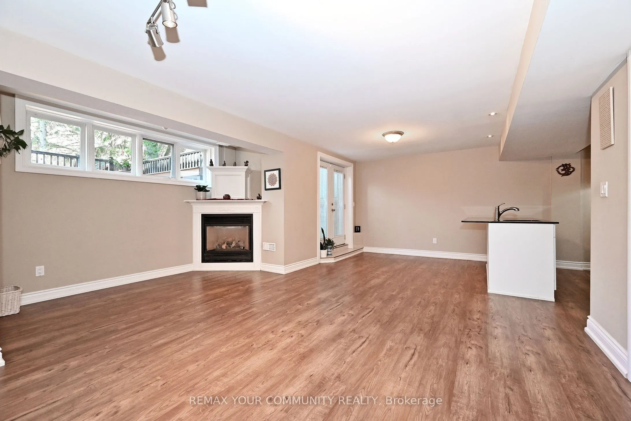 73 Sprucewood Drive E