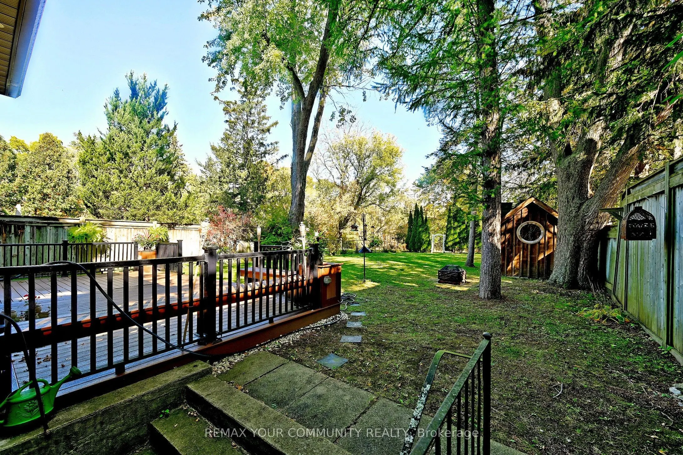 73 Sprucewood Drive E