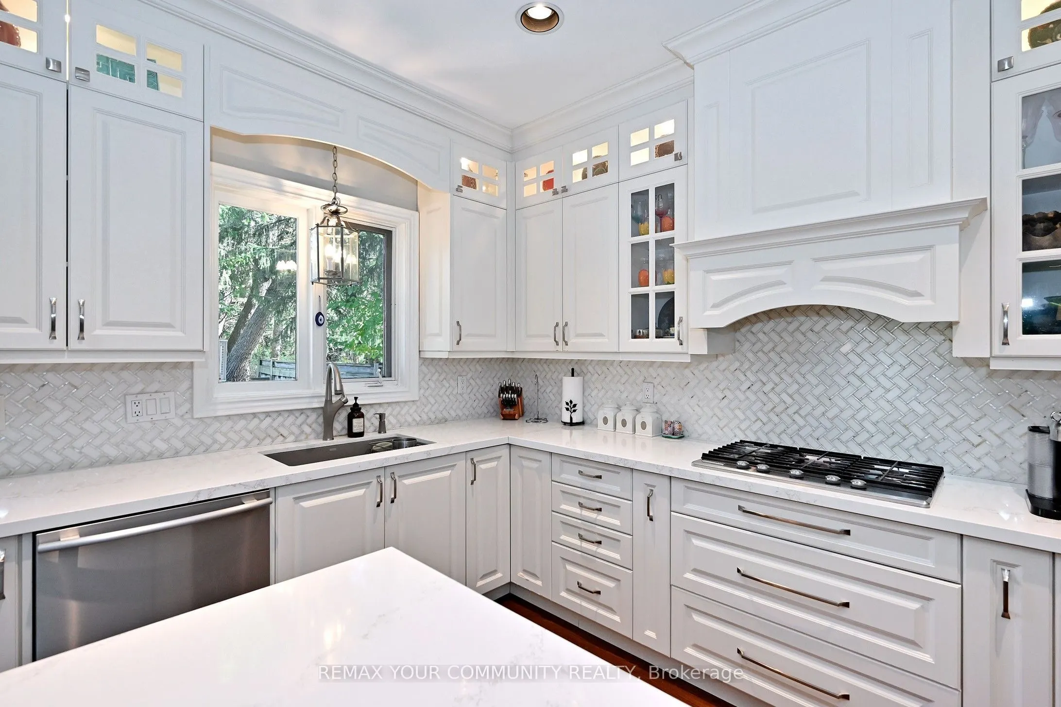 73 Sprucewood Drive E