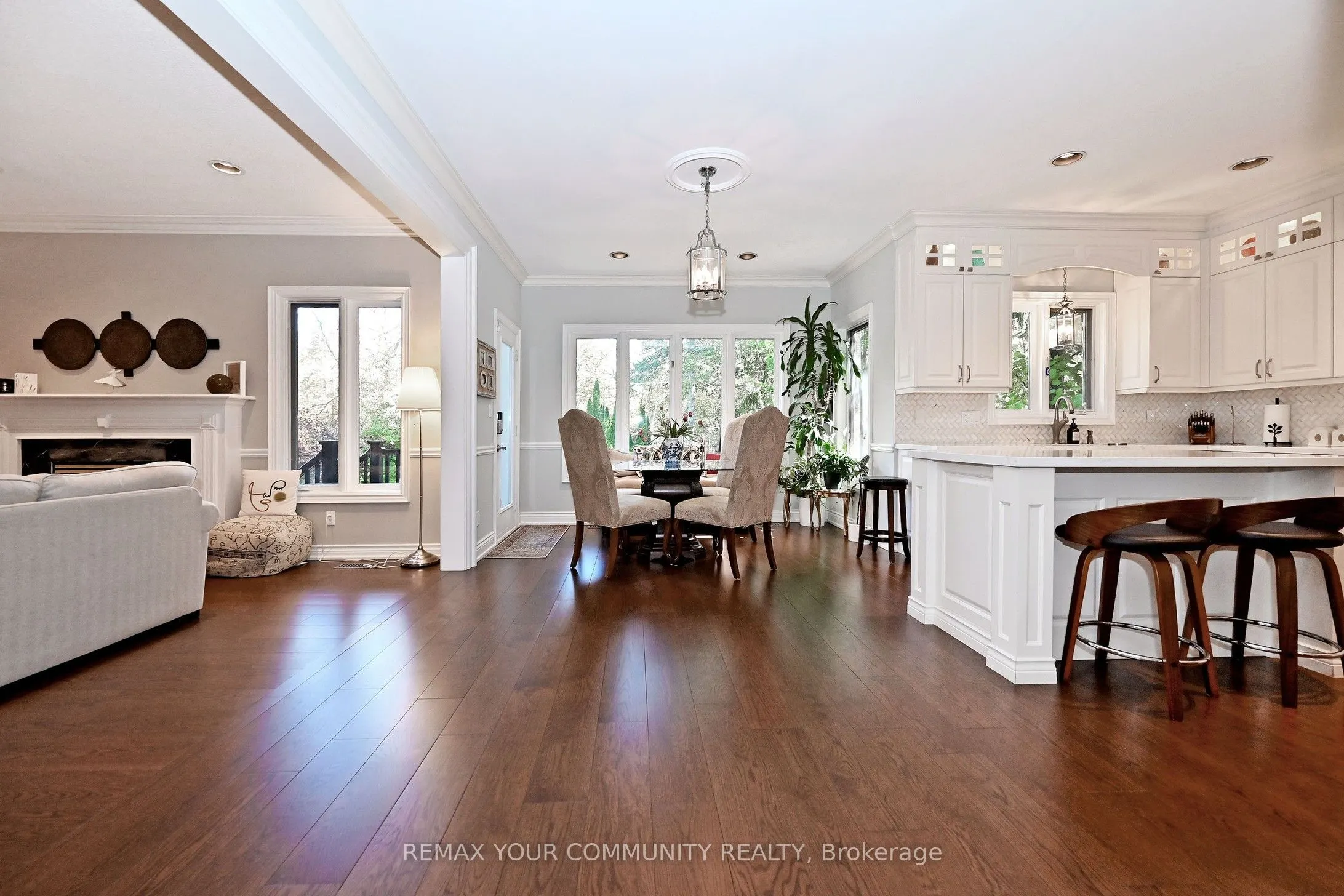 73 Sprucewood Drive E