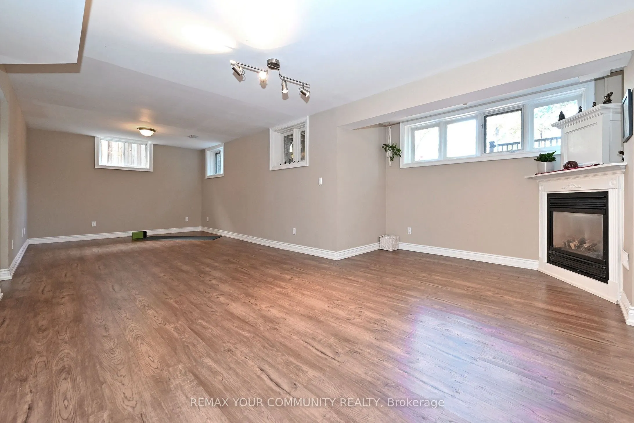 73 Sprucewood Drive E