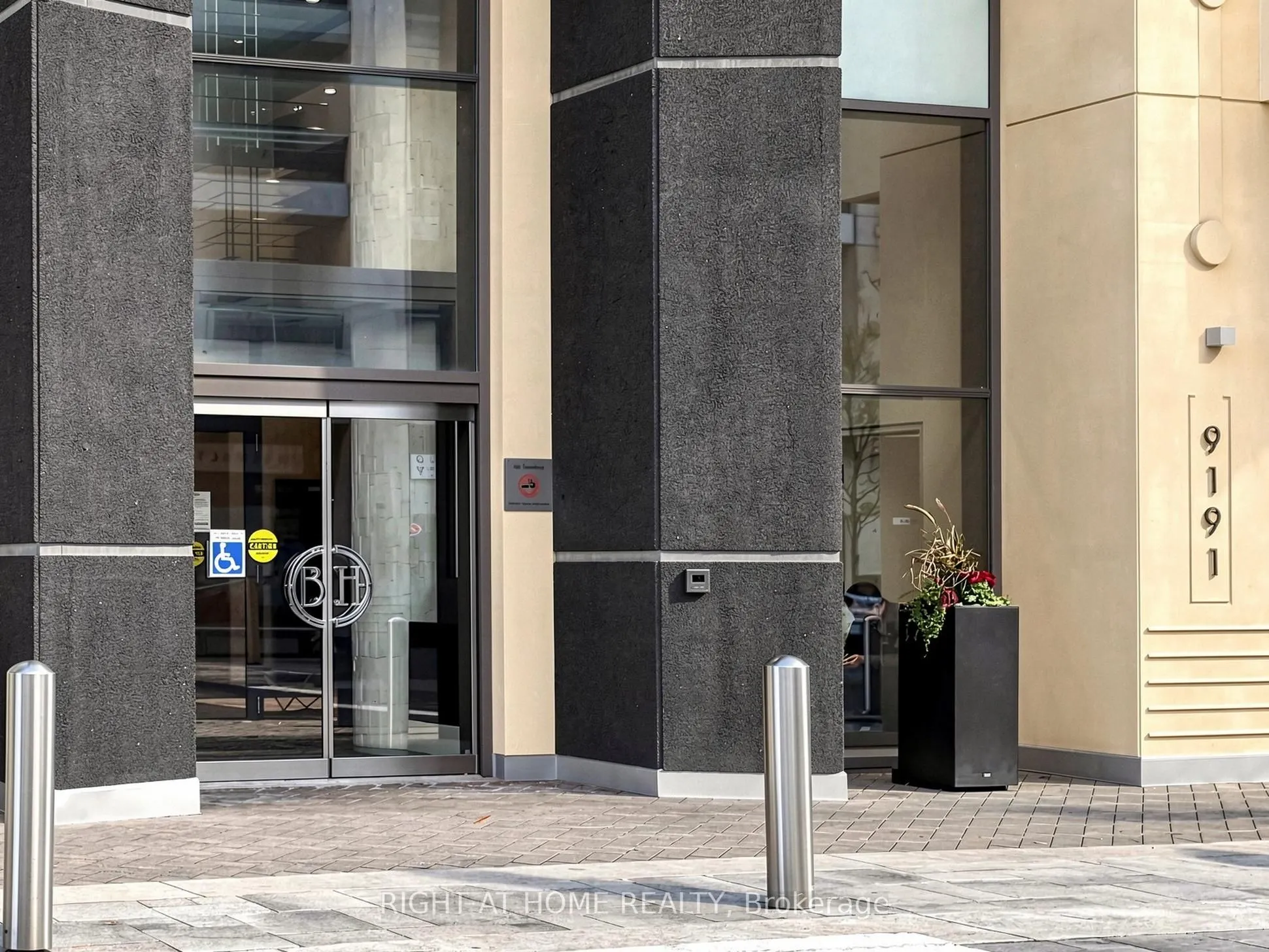 9191 Yonge Street #609