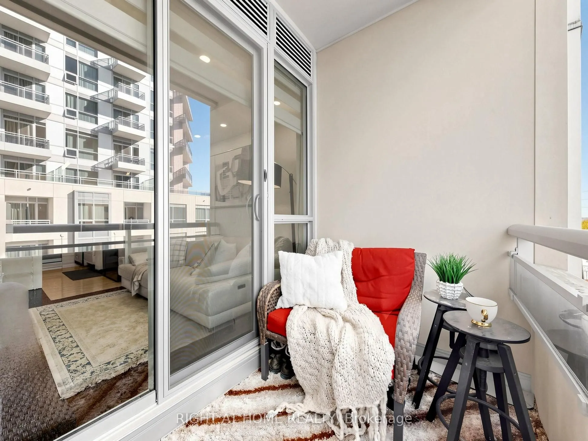9191 Yonge Street #609