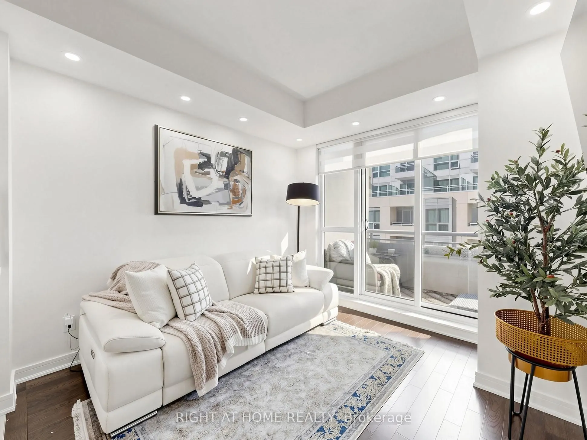 9191 Yonge Street #609