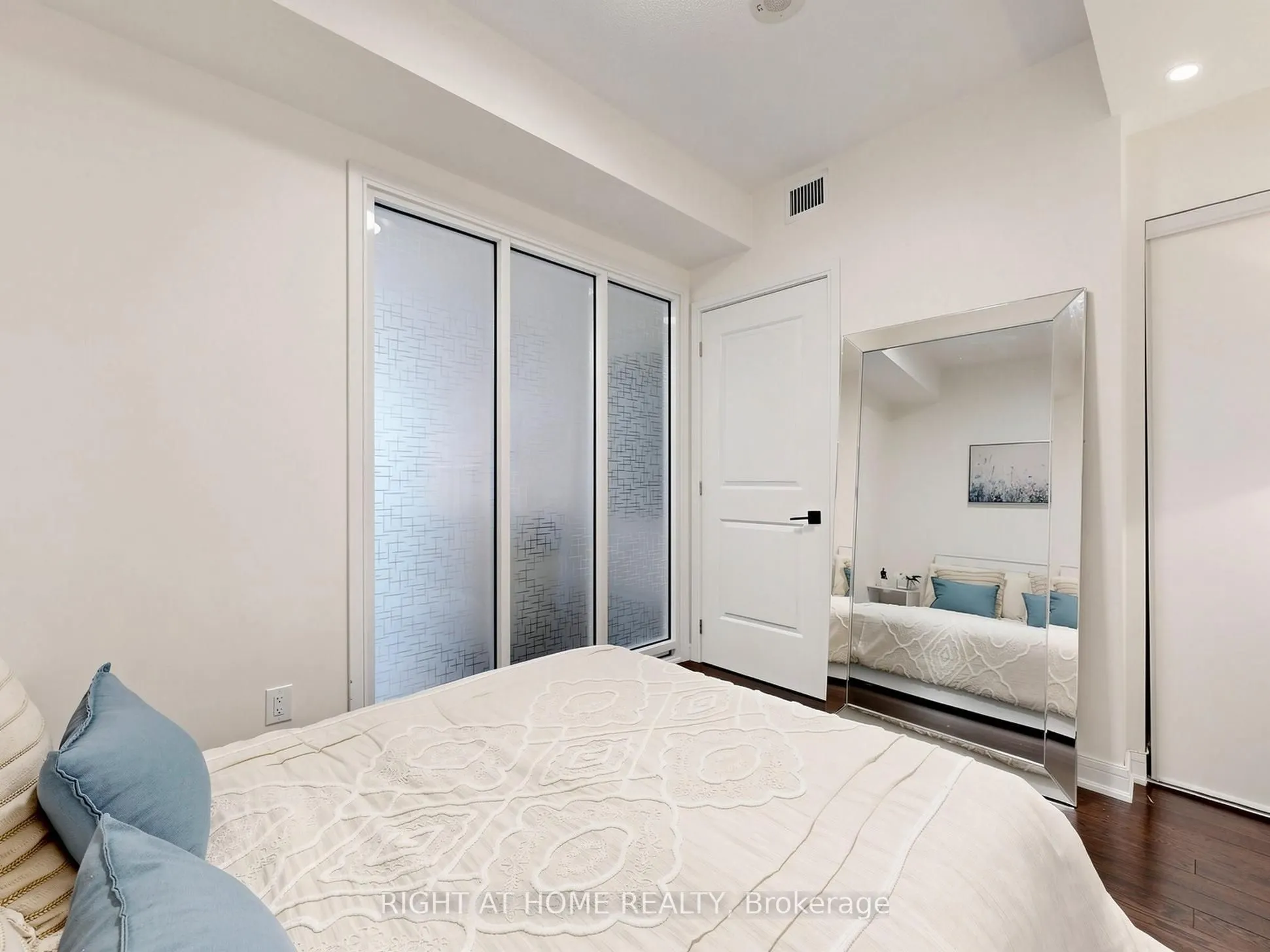 9191 Yonge Street #609