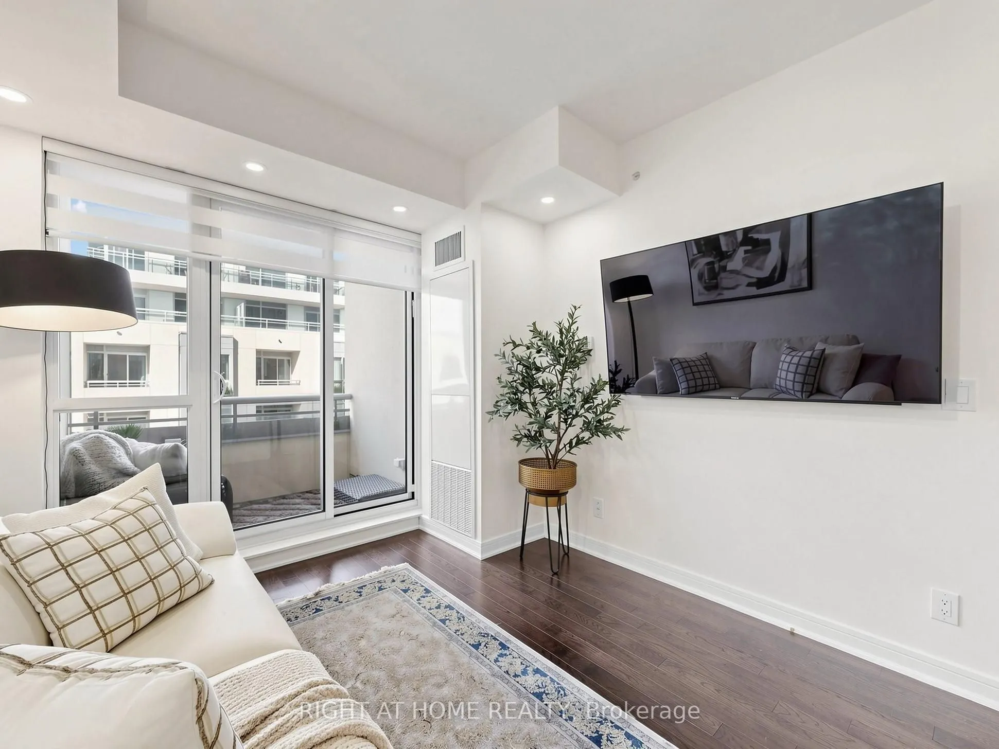 9191 Yonge Street #609