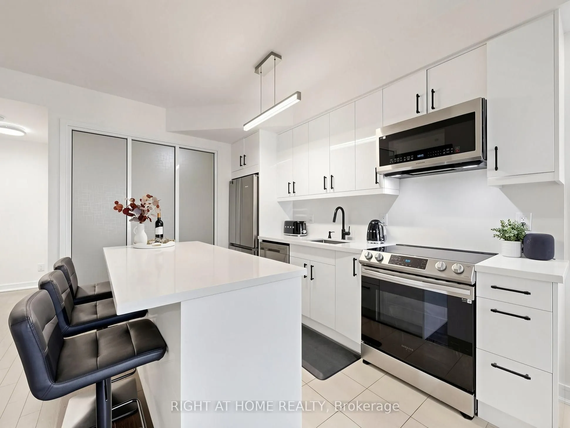 9191 Yonge Street #609