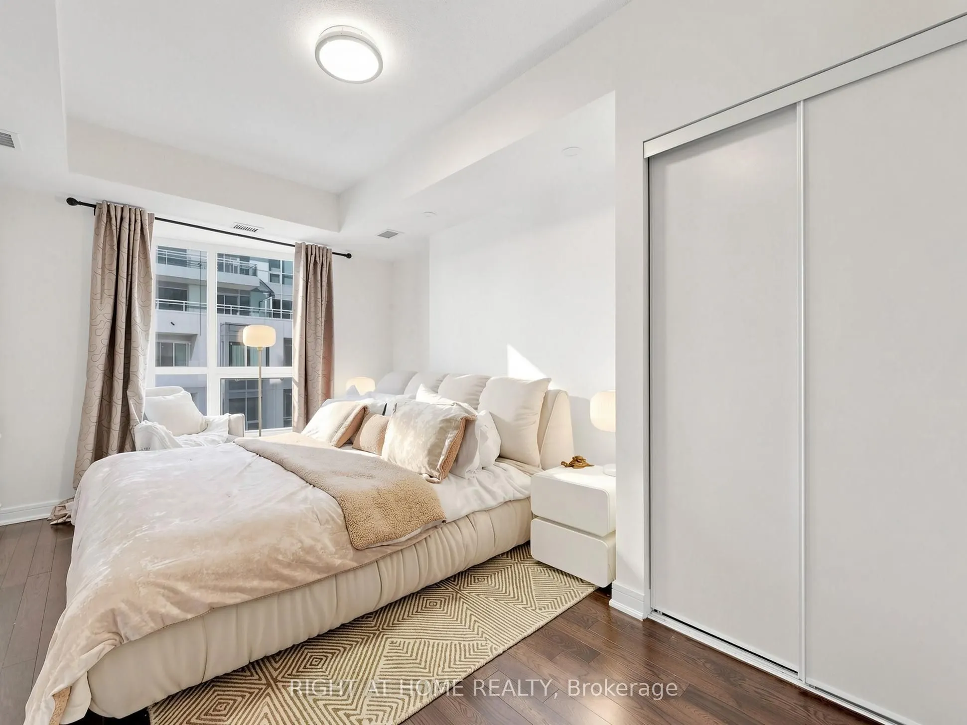 9191 Yonge Street #609
