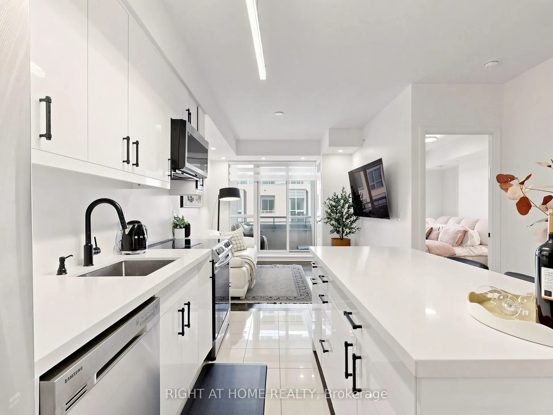 9191 Yonge Street #609