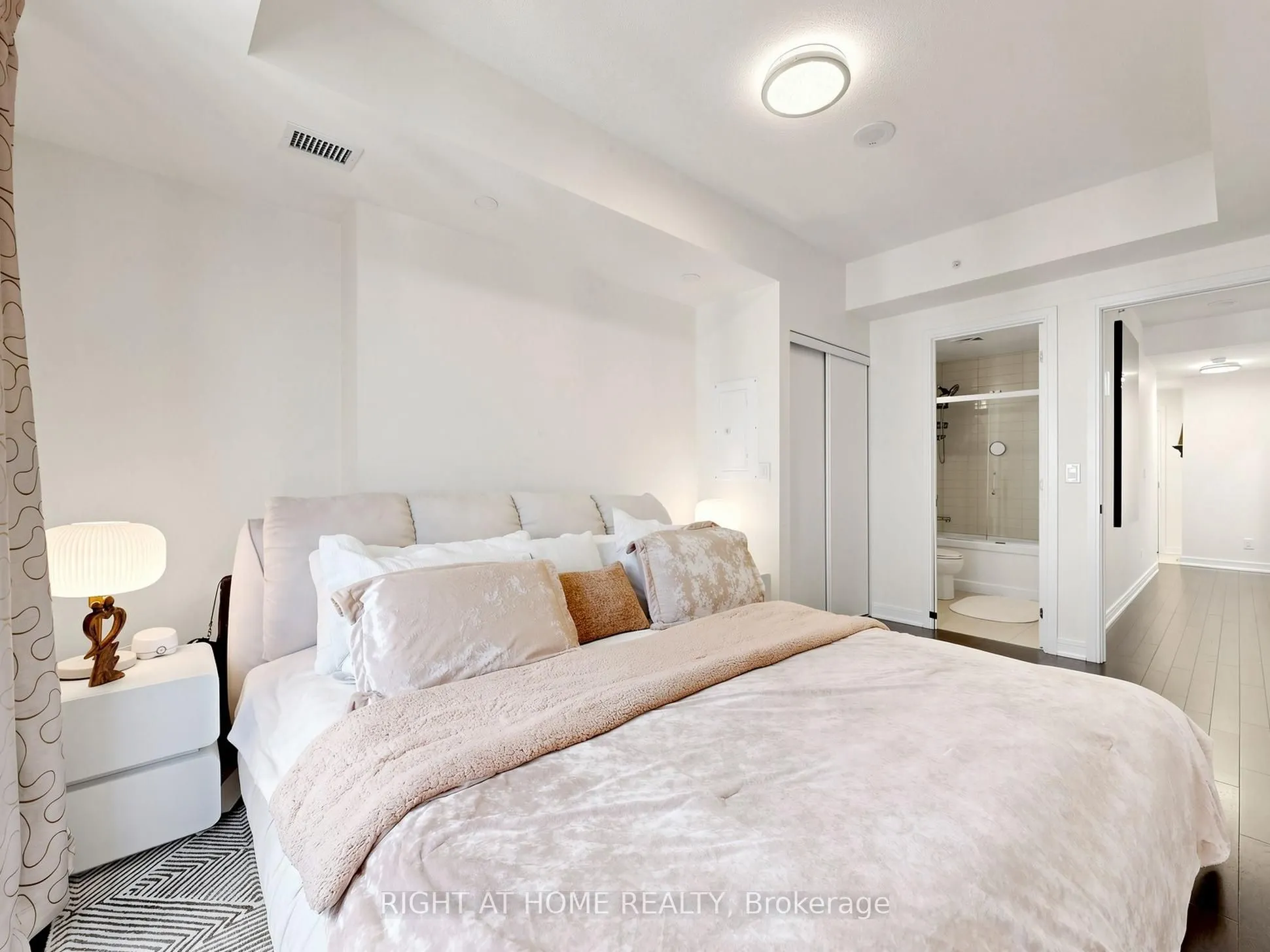 9191 Yonge Street #609