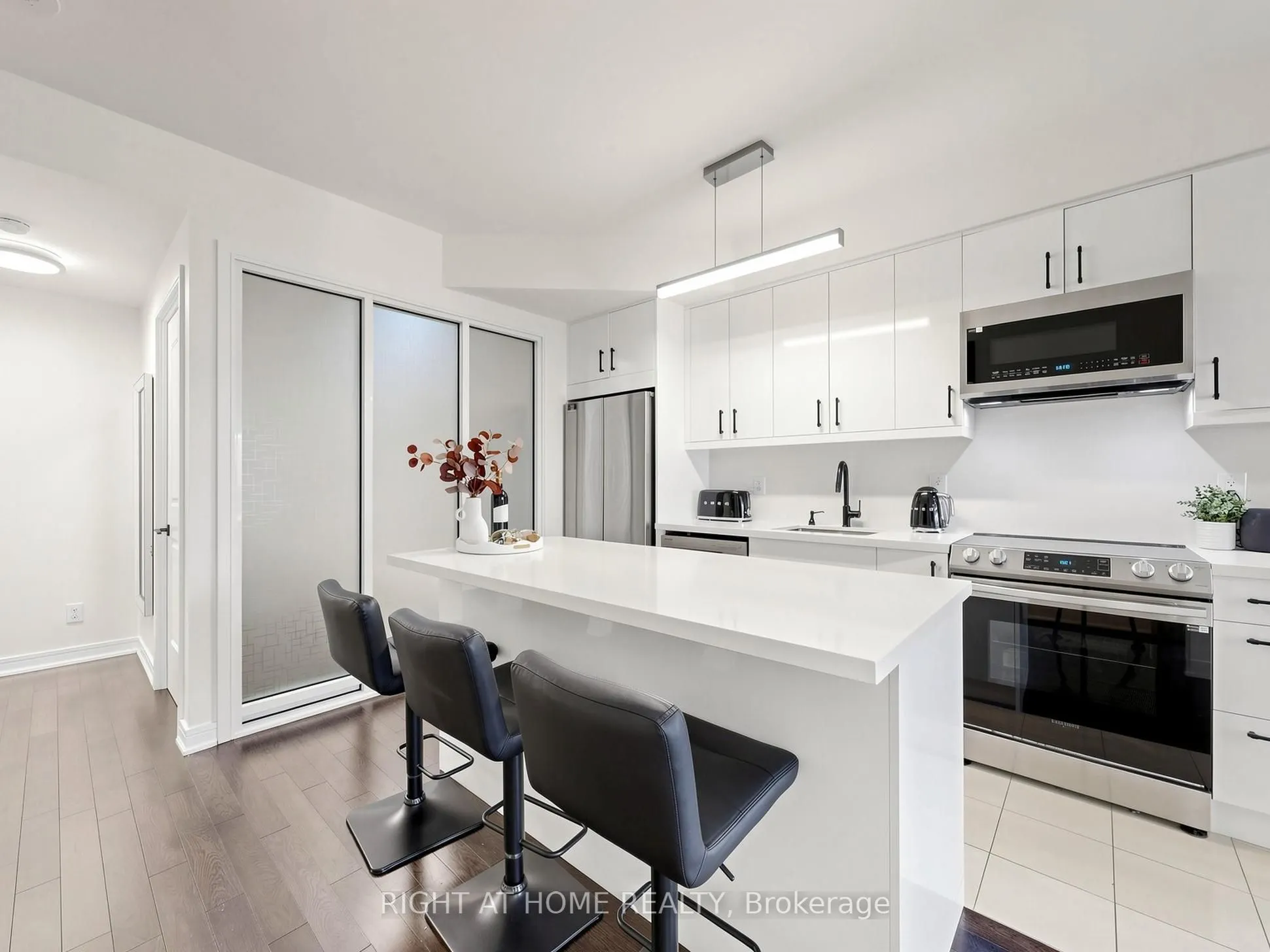 9191 Yonge Street #609