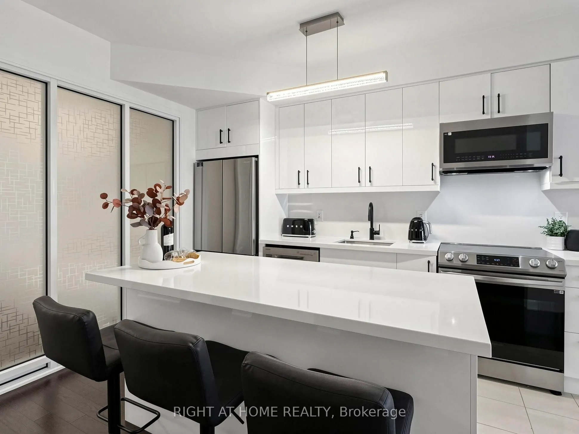 9191 Yonge Street #609