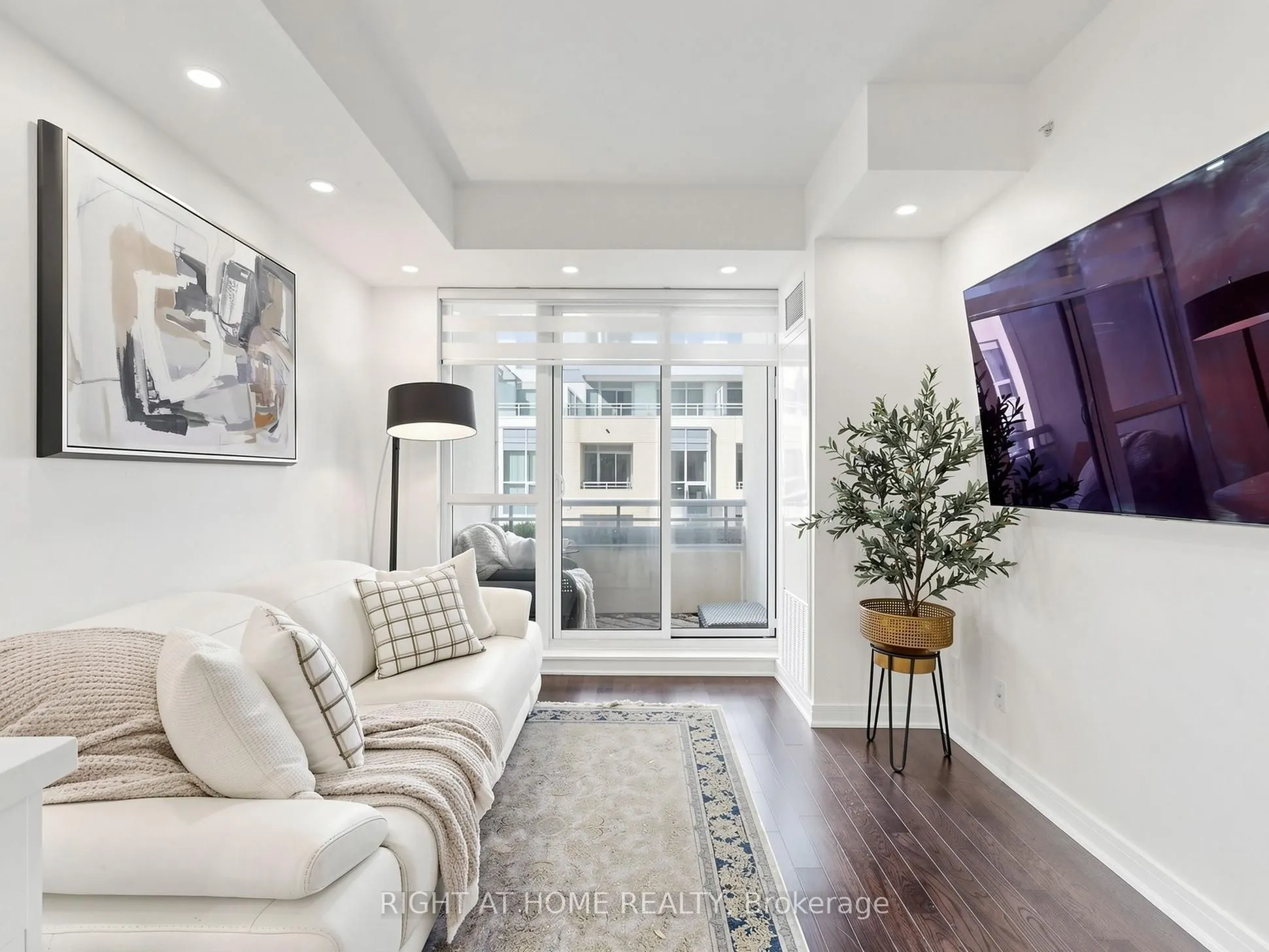 9191 Yonge Street #609