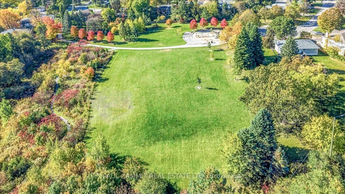 33 Coral Harbour Crescent
