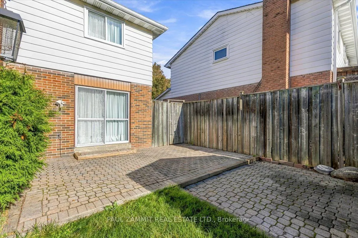 33 Coral Harbour Crescent