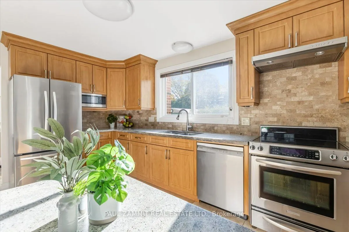 33 Coral Harbour Crescent