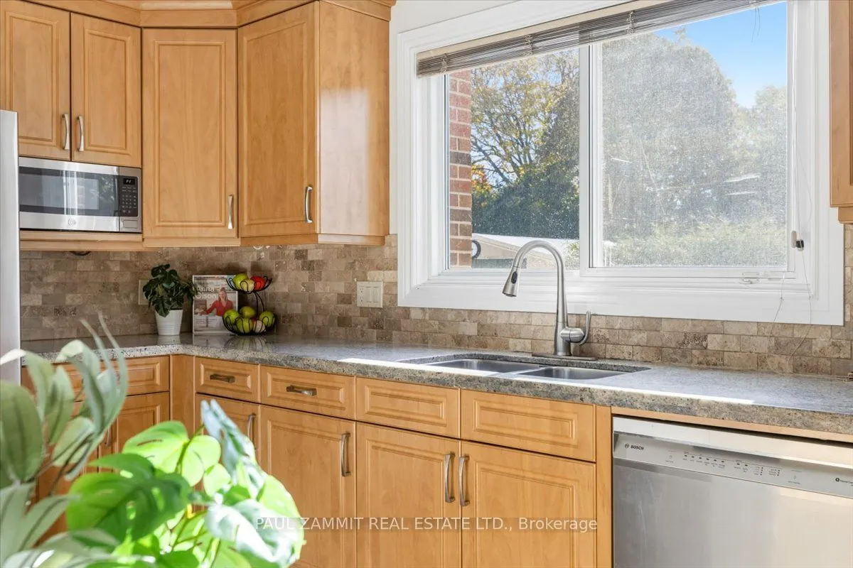 33 Coral Harbour Crescent