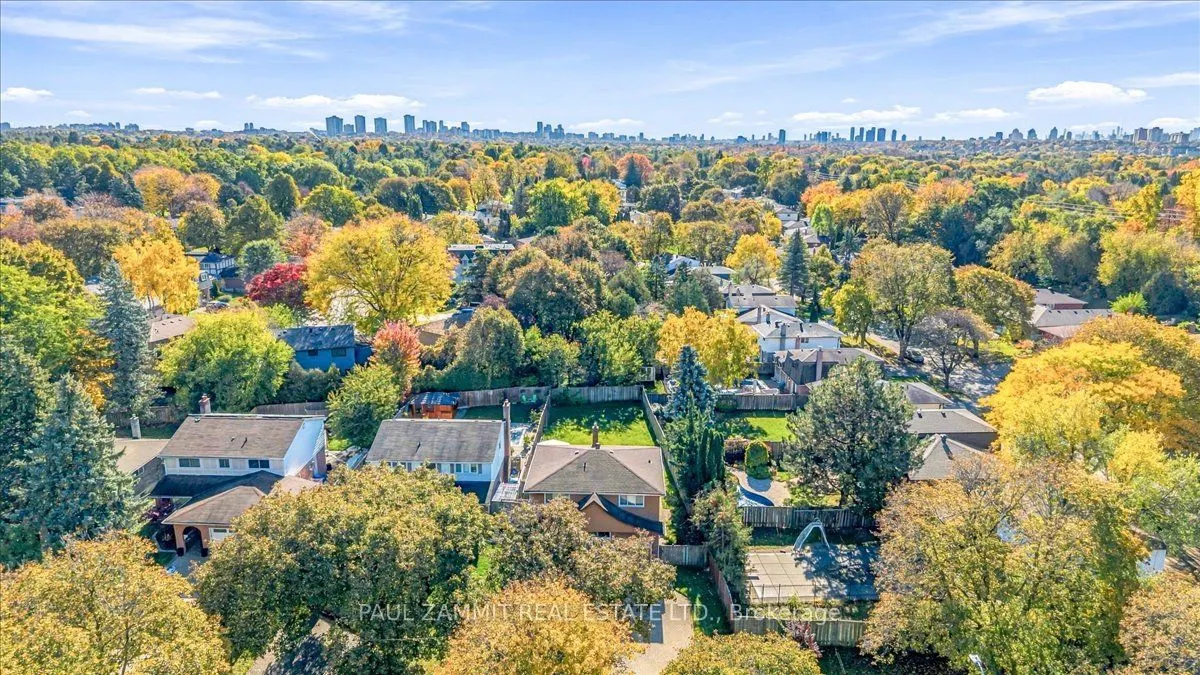 33 Coral Harbour Crescent