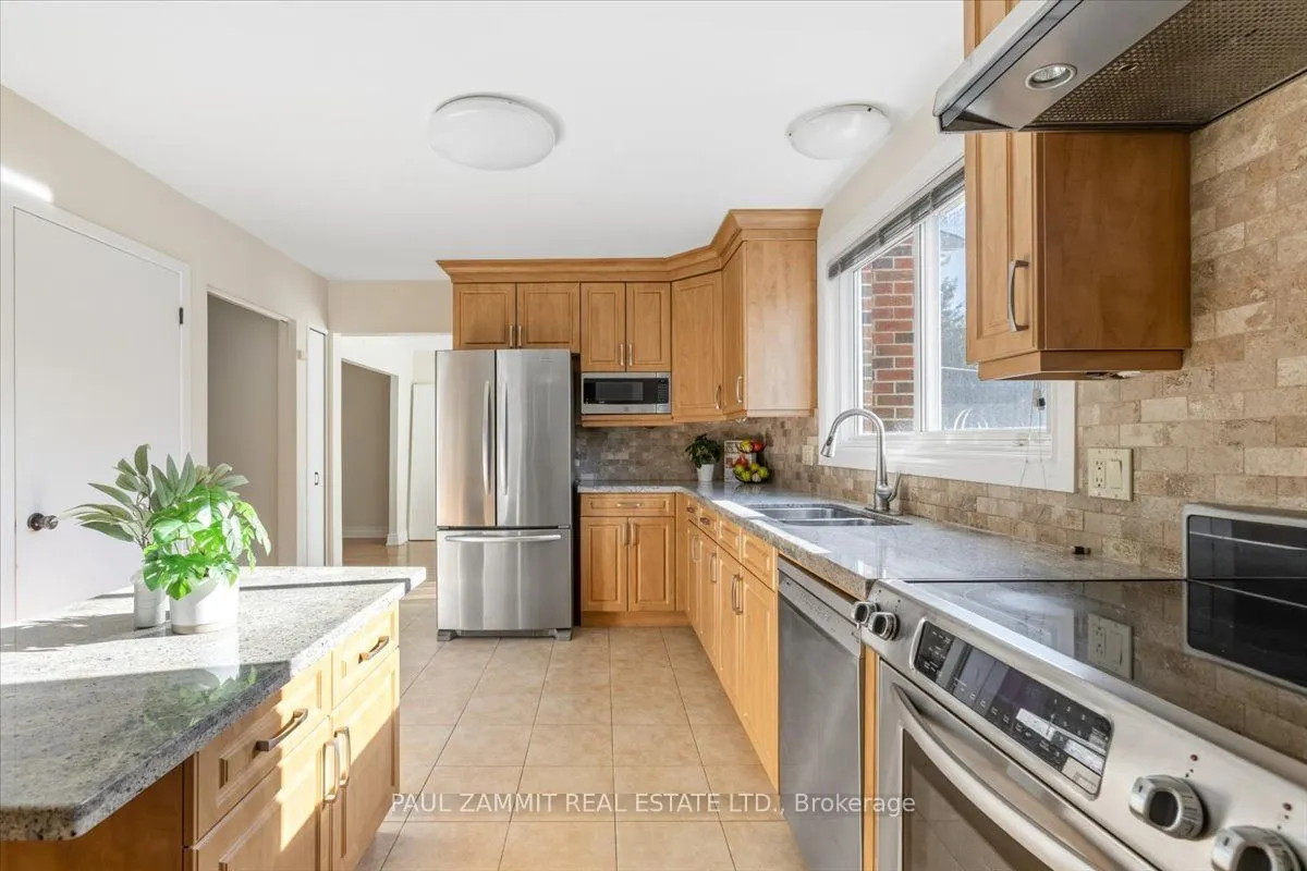 33 Coral Harbour Crescent
