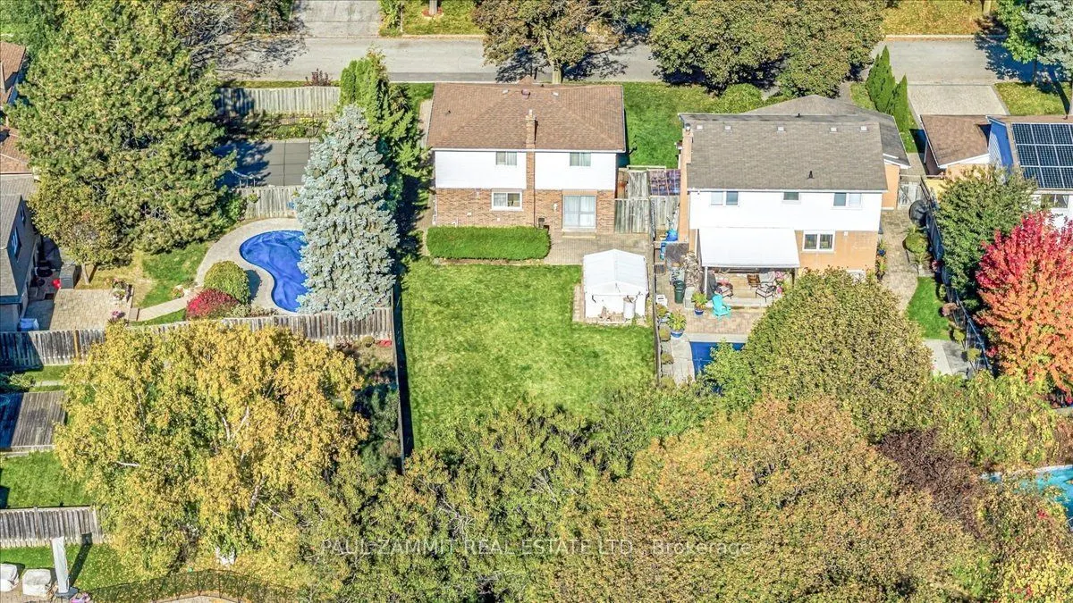 33 Coral Harbour Crescent