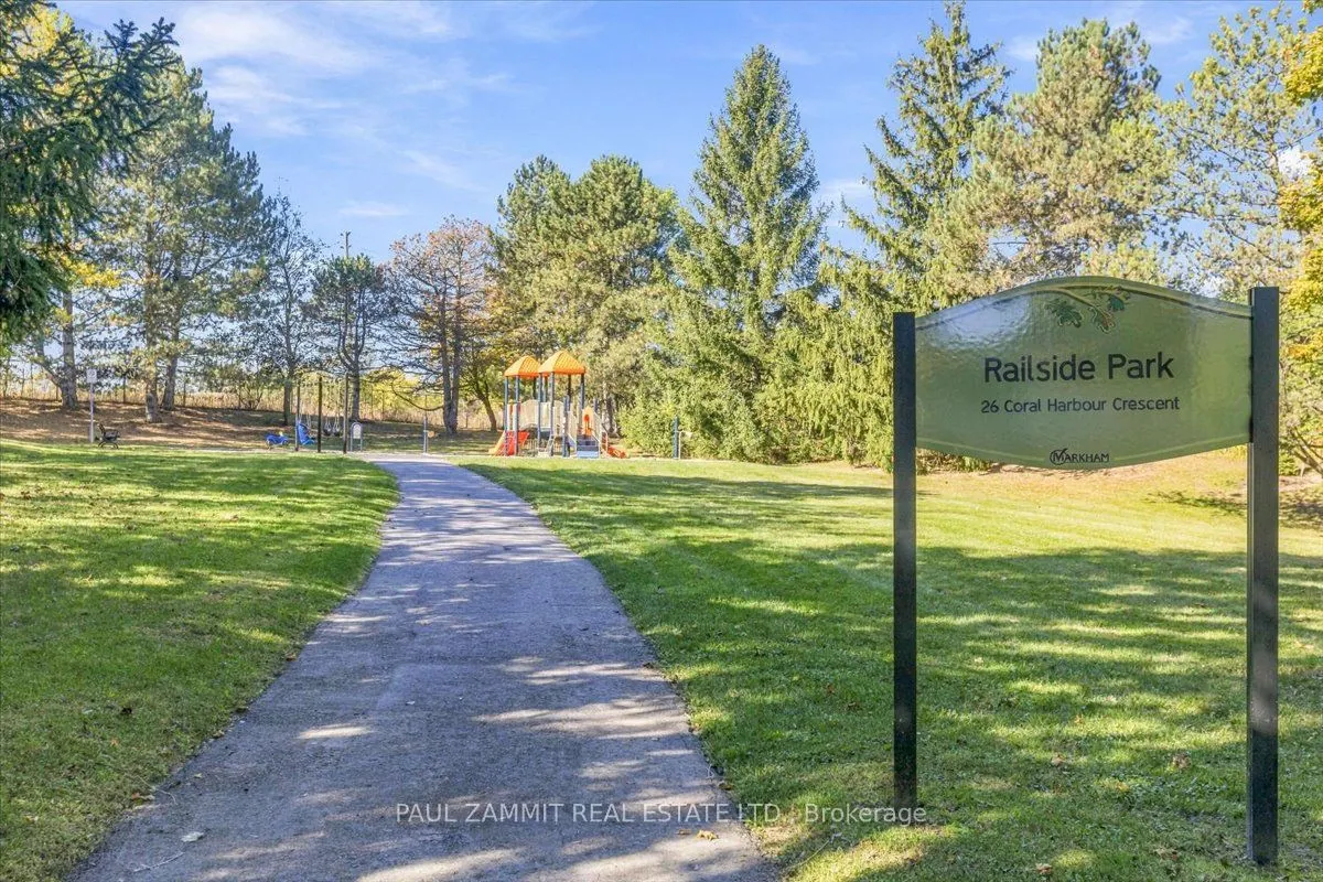 33 Coral Harbour Crescent