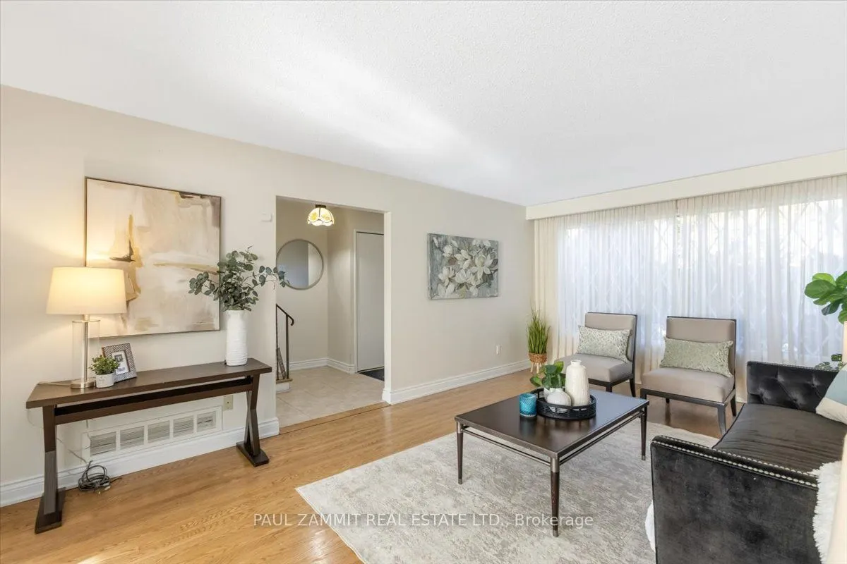 33 Coral Harbour Crescent