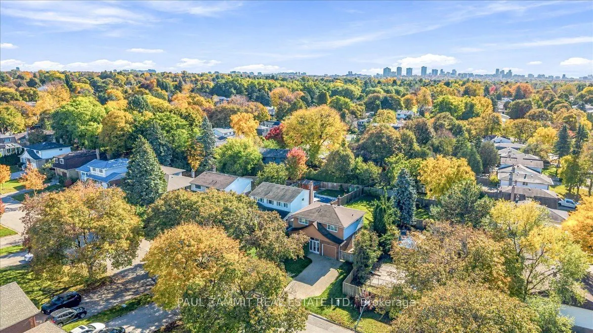 33 Coral Harbour Crescent