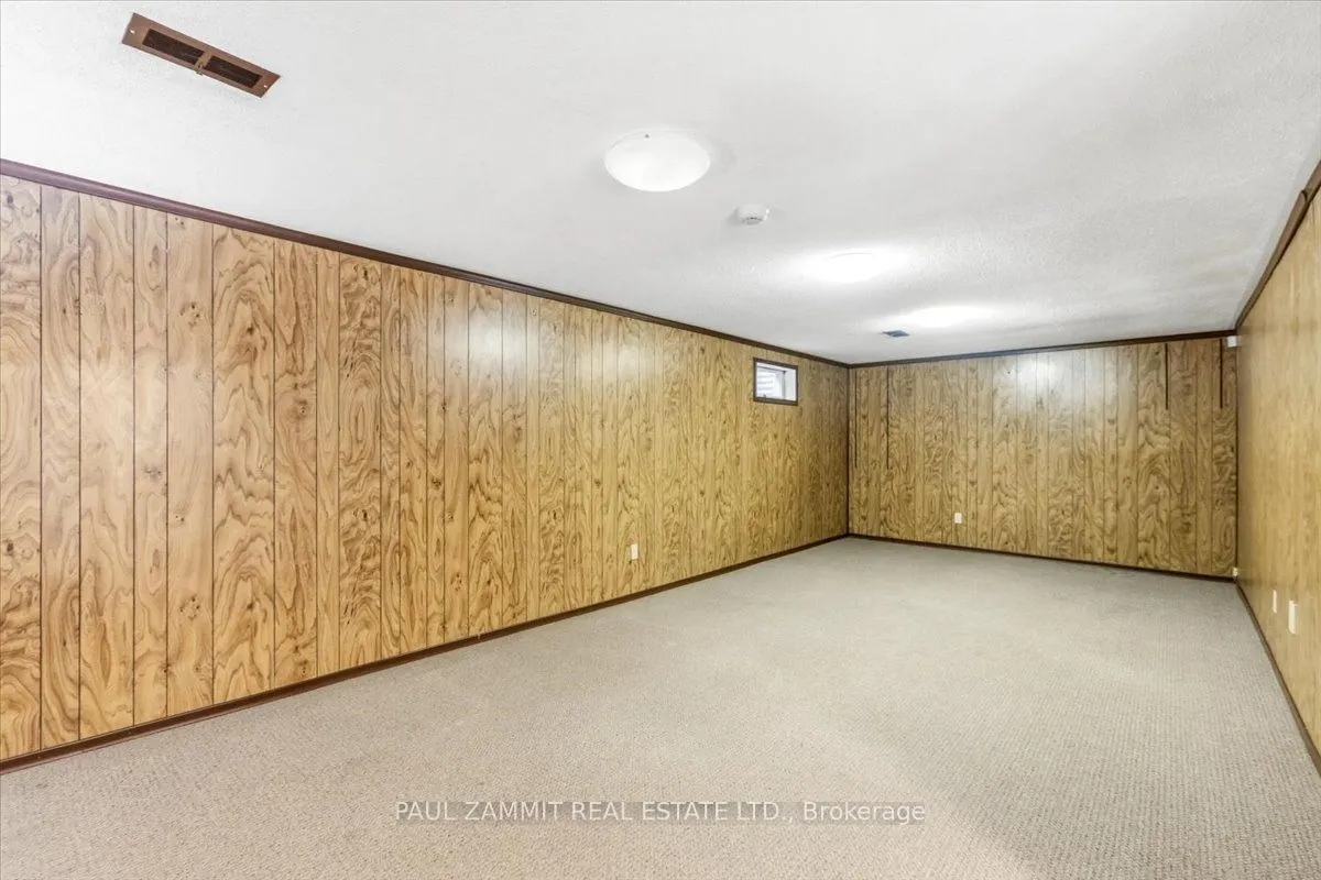 33 Coral Harbour Crescent
