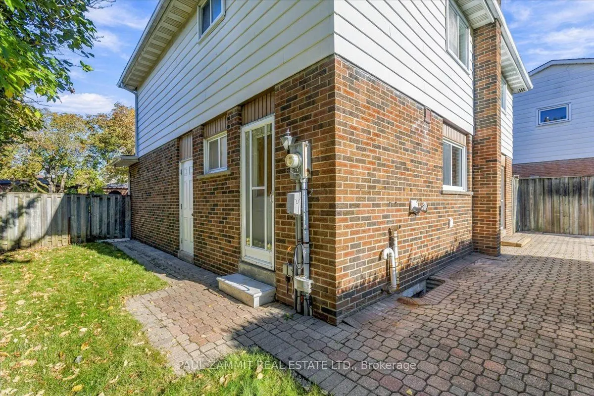 33 Coral Harbour Crescent