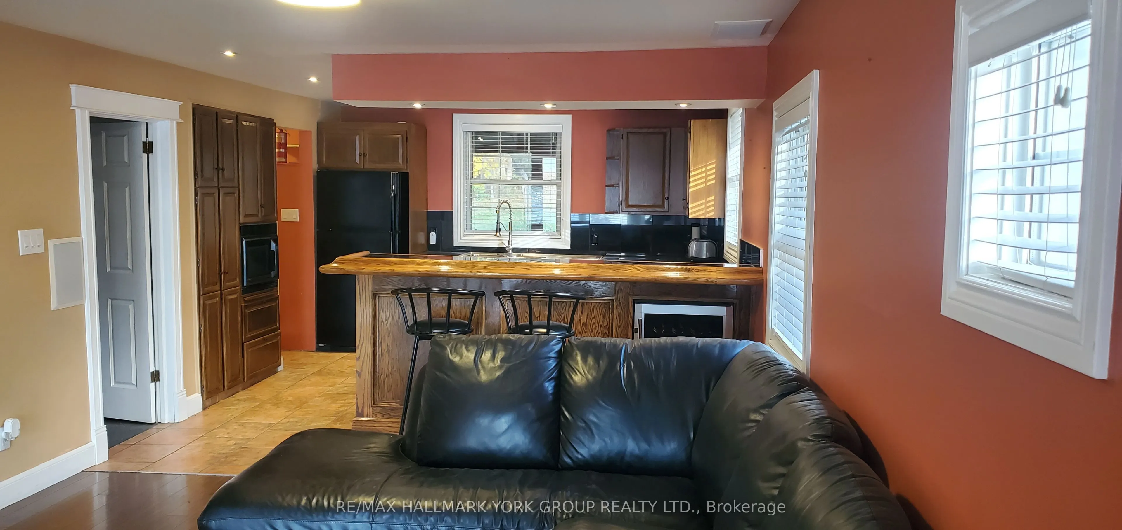 255 Lake Drive N