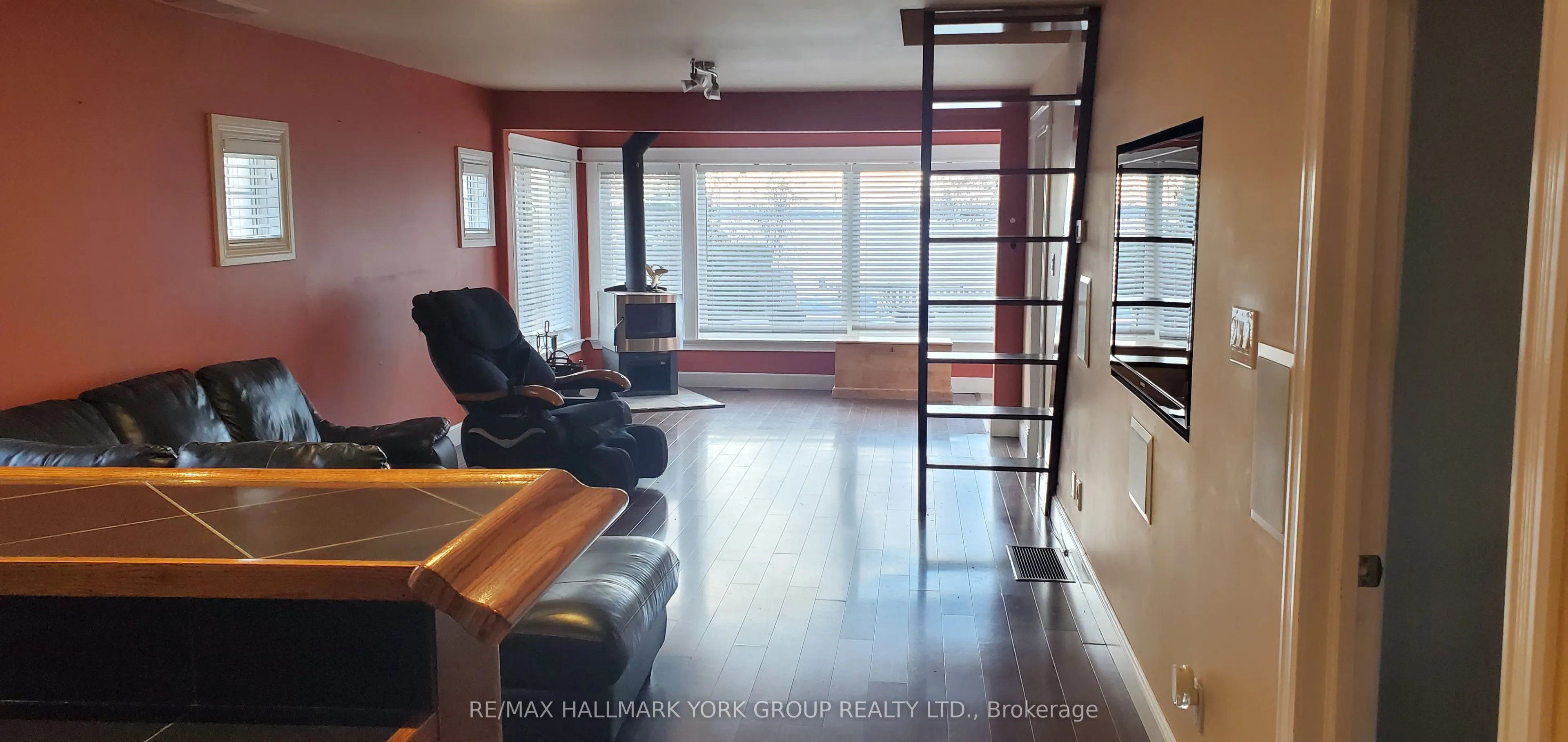 255 Lake Drive N