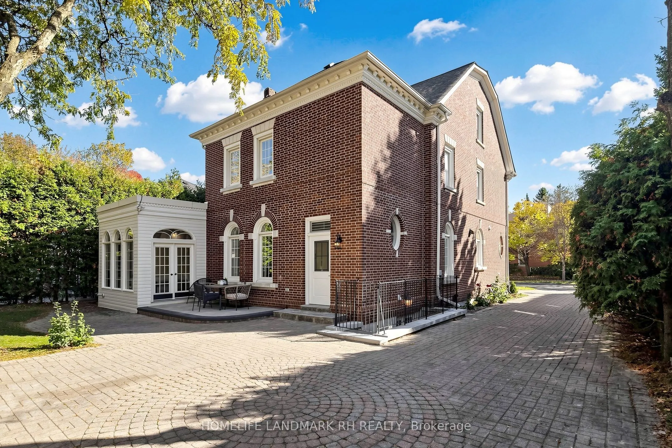 55 Willett Crescent