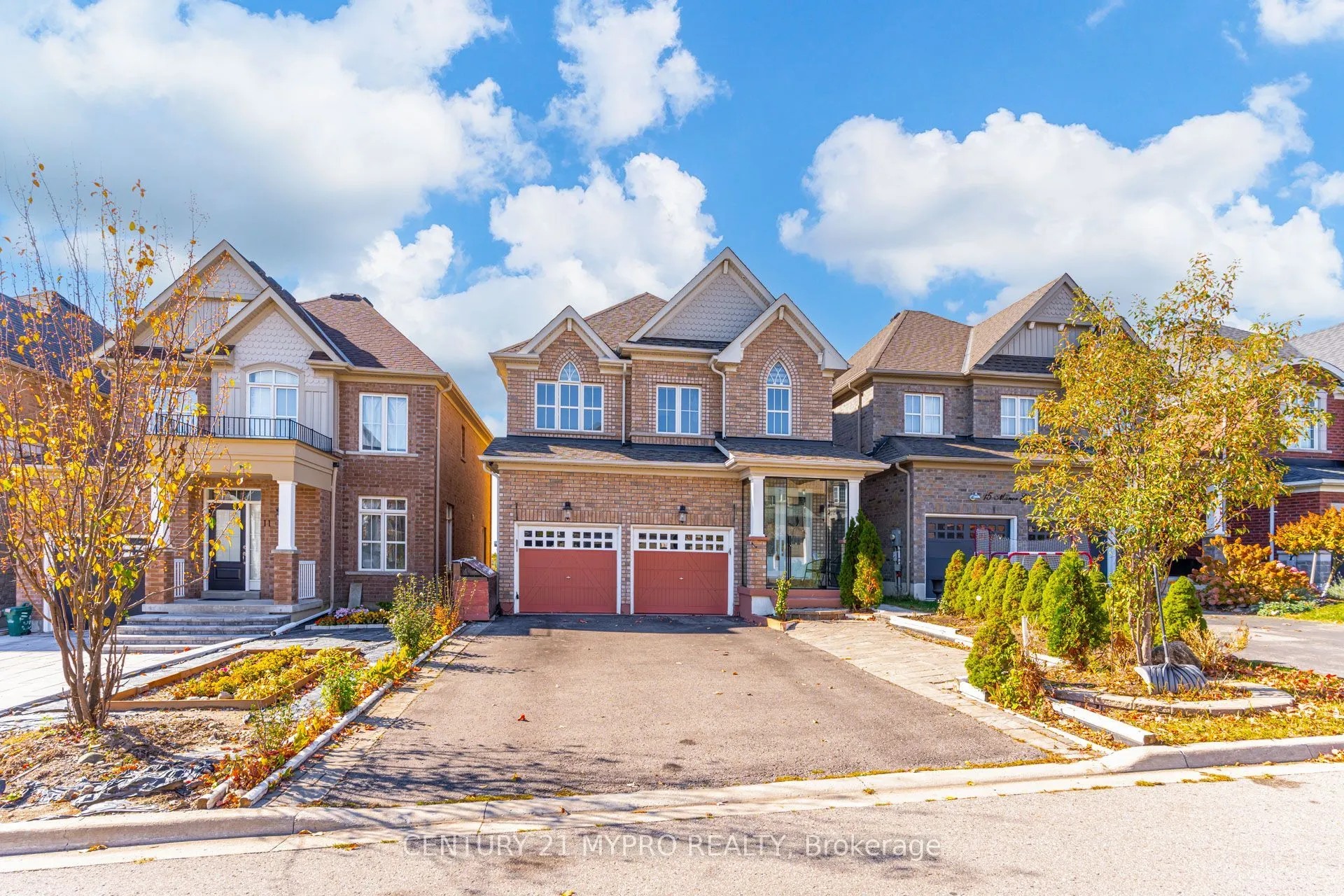 13 Manor Glen Crescent