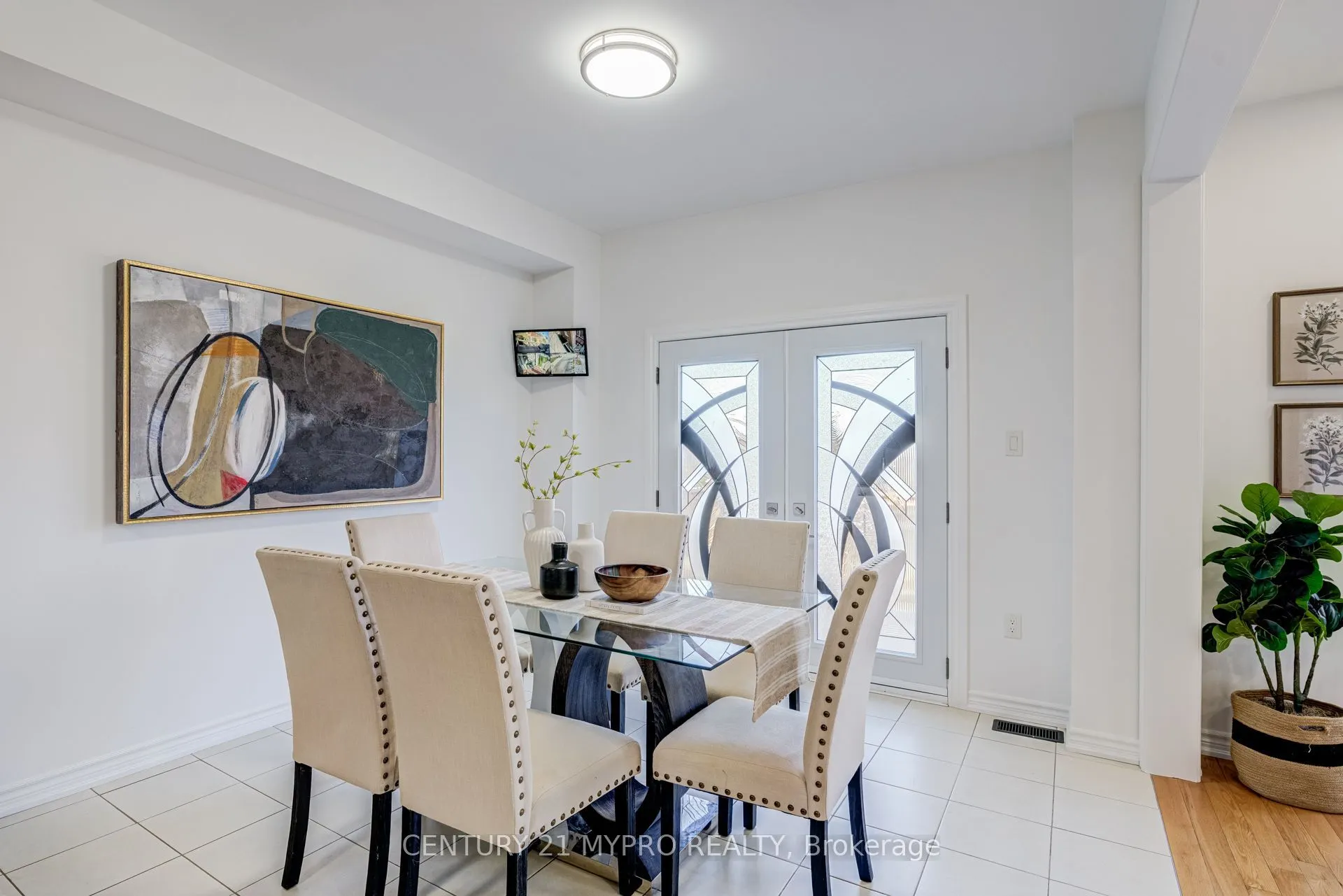 13 Manor Glen Crescent