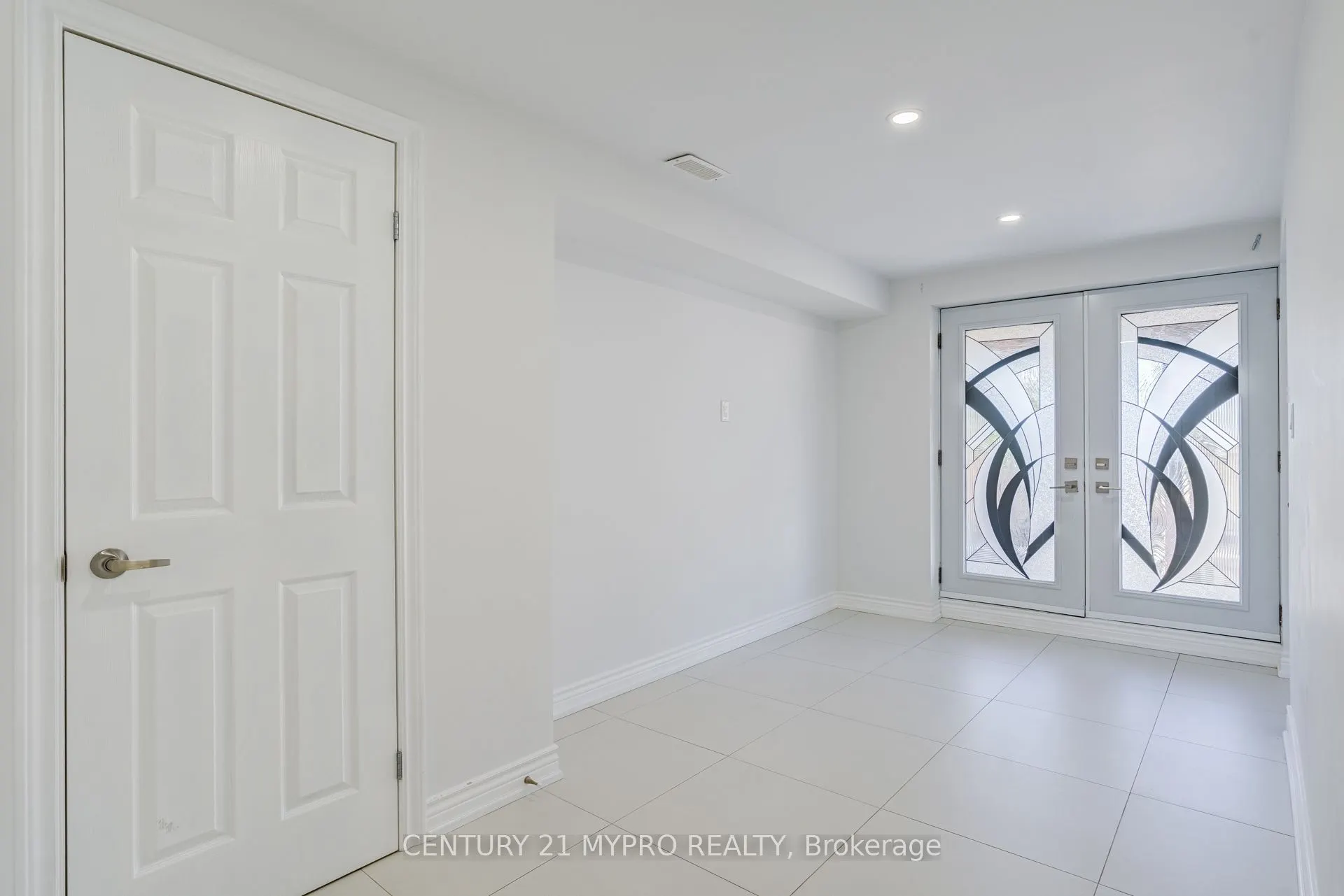 13 Manor Glen Crescent