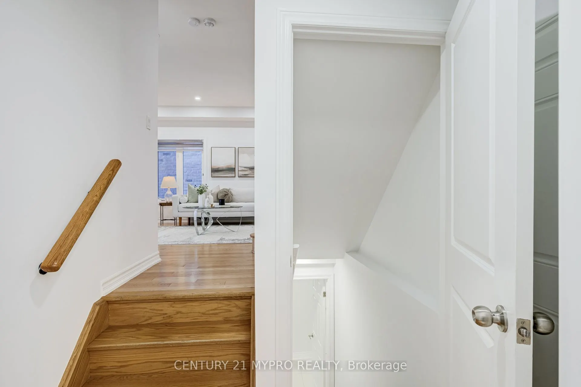 13 Manor Glen Crescent