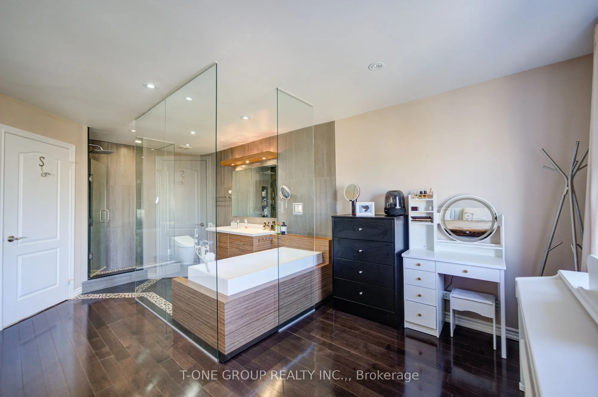 9133 Bayview Avenue #85
