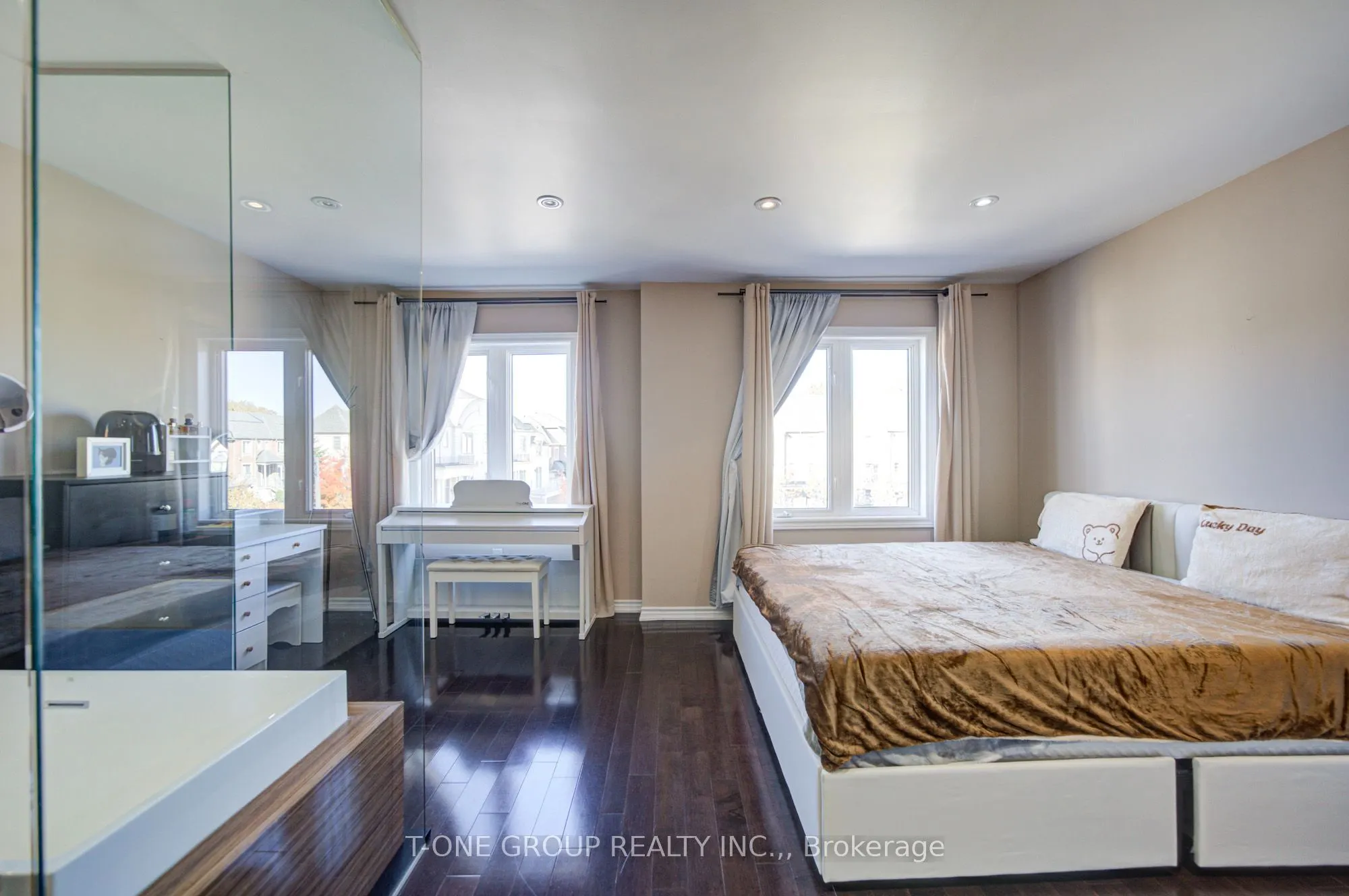 9133 Bayview Avenue #85