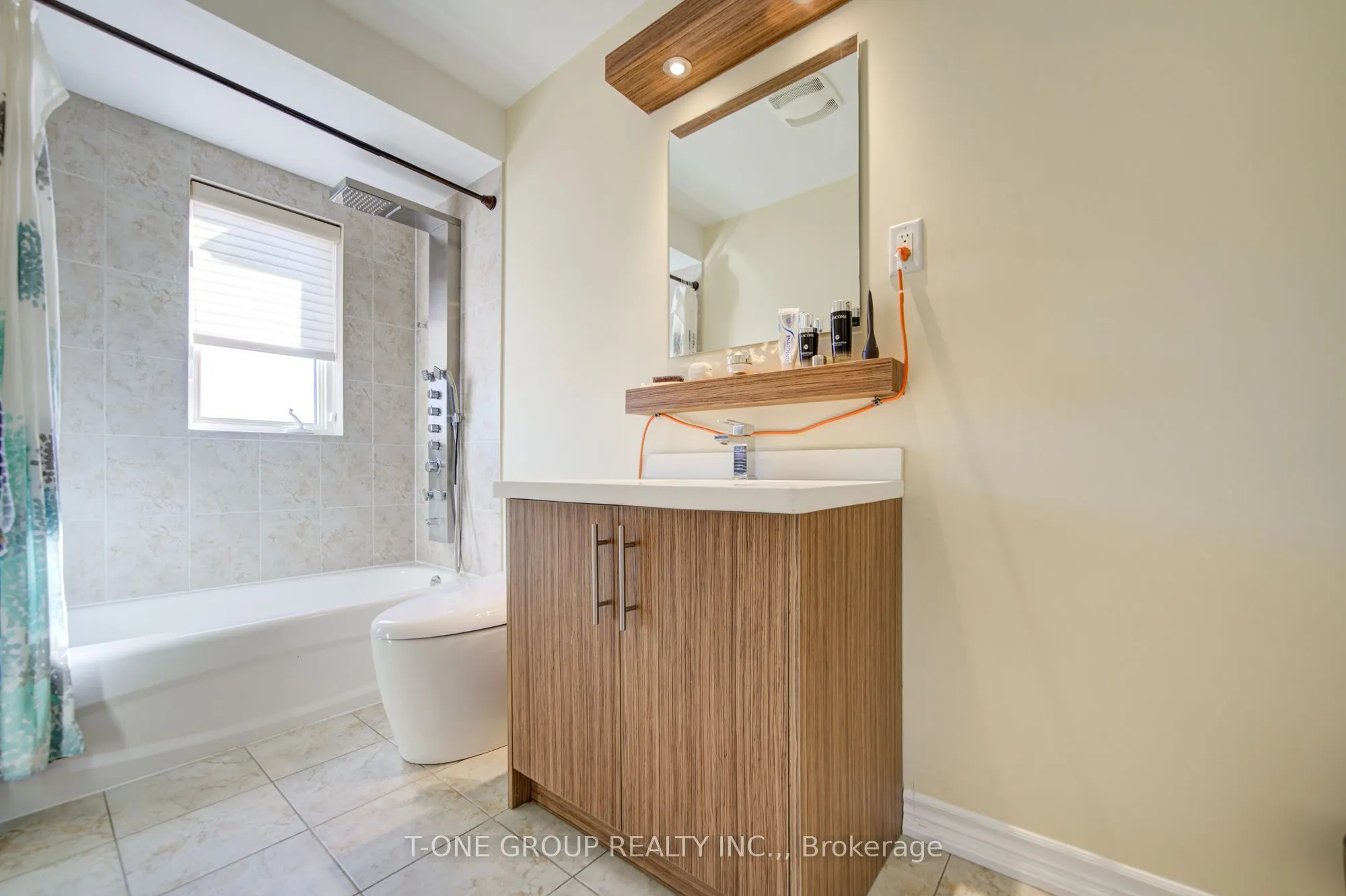 9133 Bayview Avenue #85