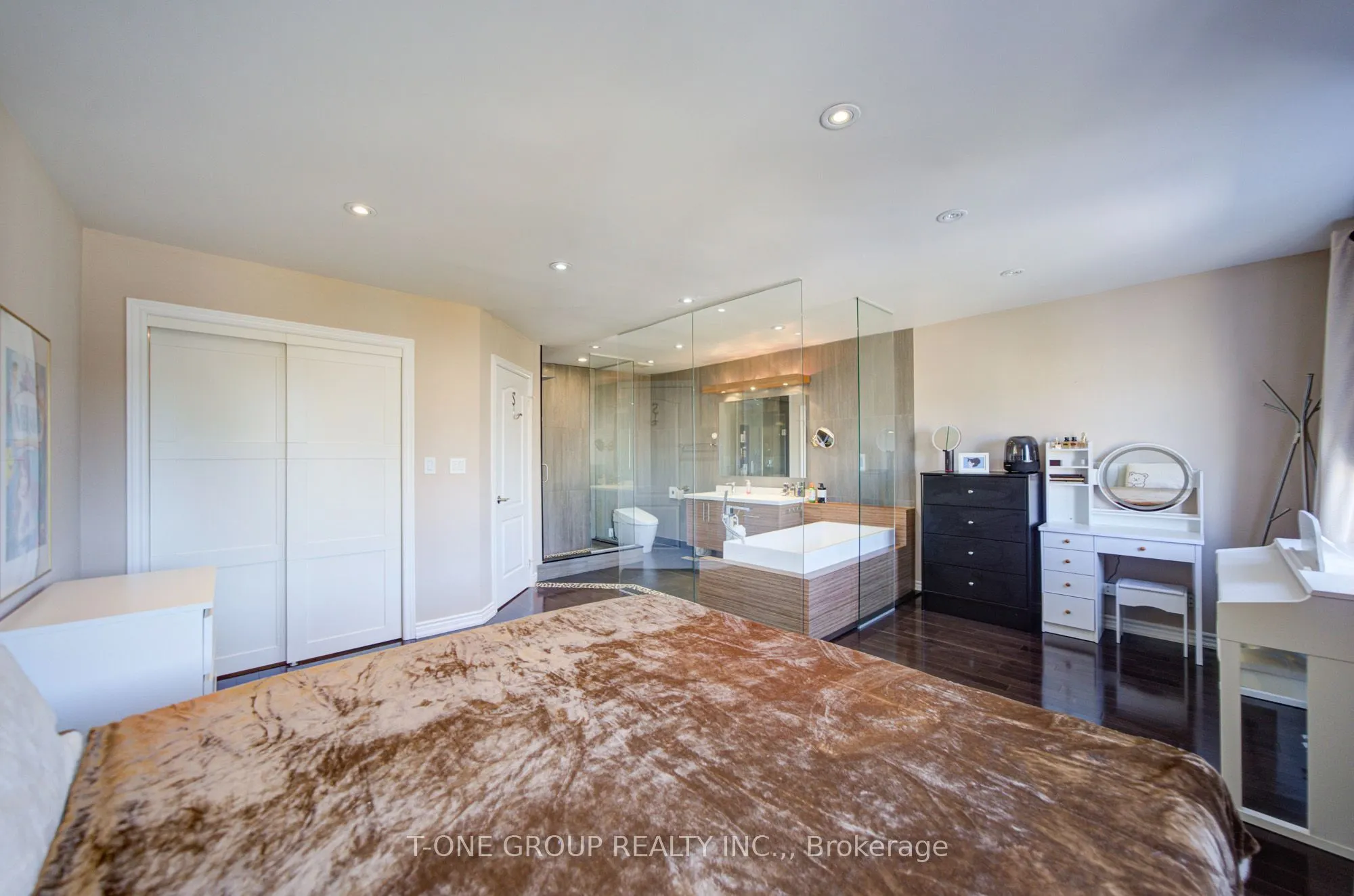 9133 Bayview Avenue #85