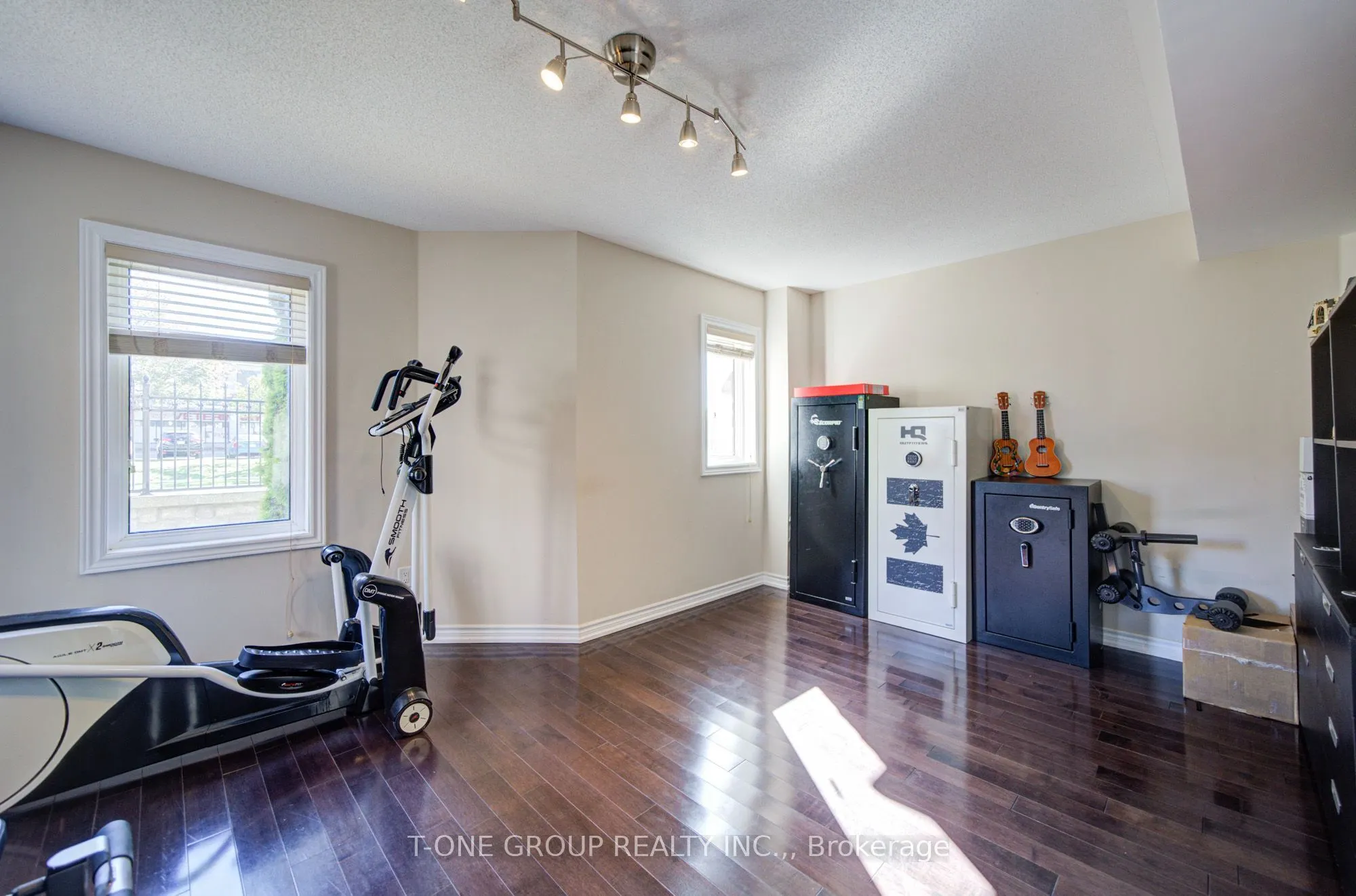 9133 Bayview Avenue #85