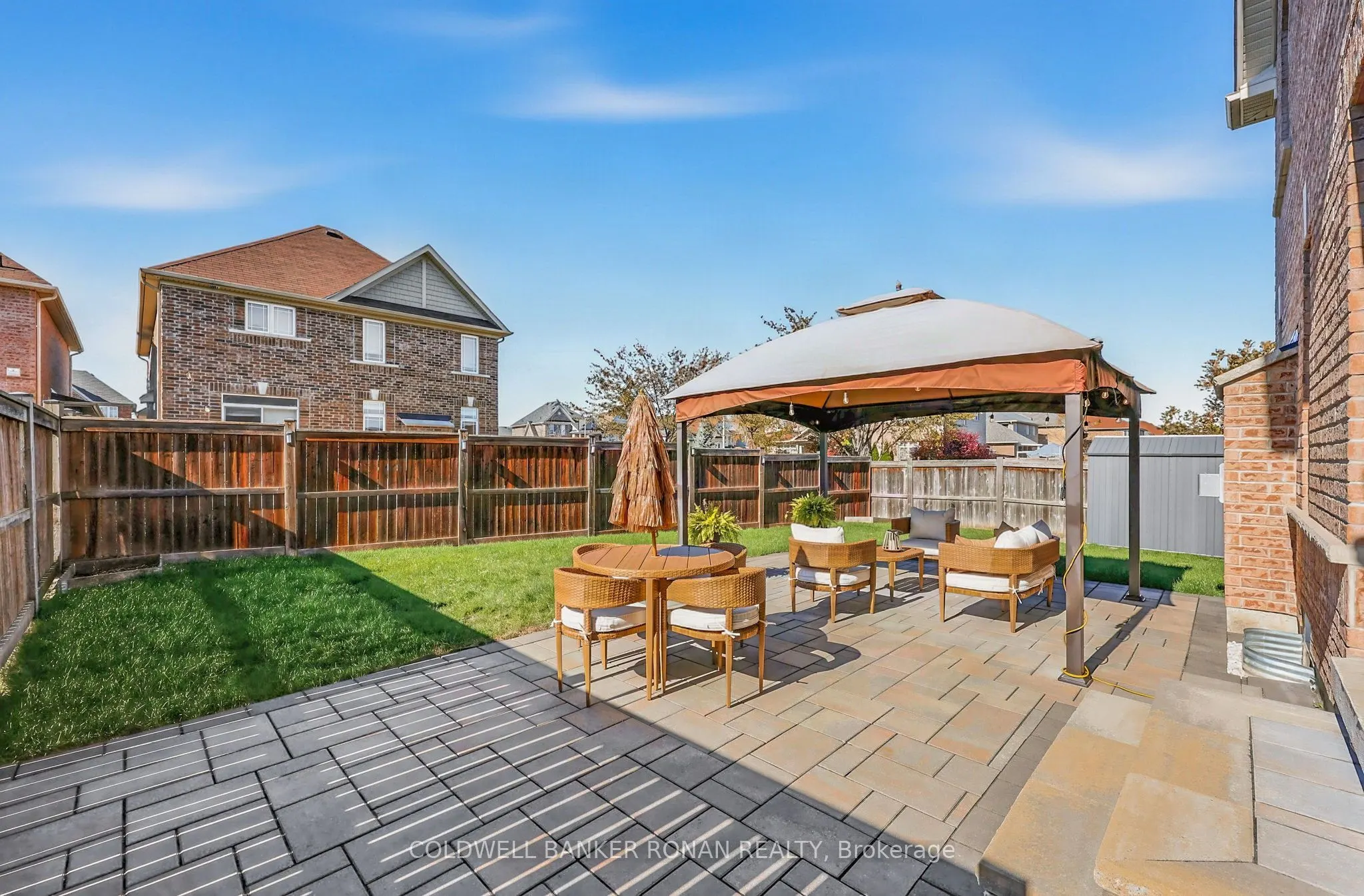 16 Hawke Crescent