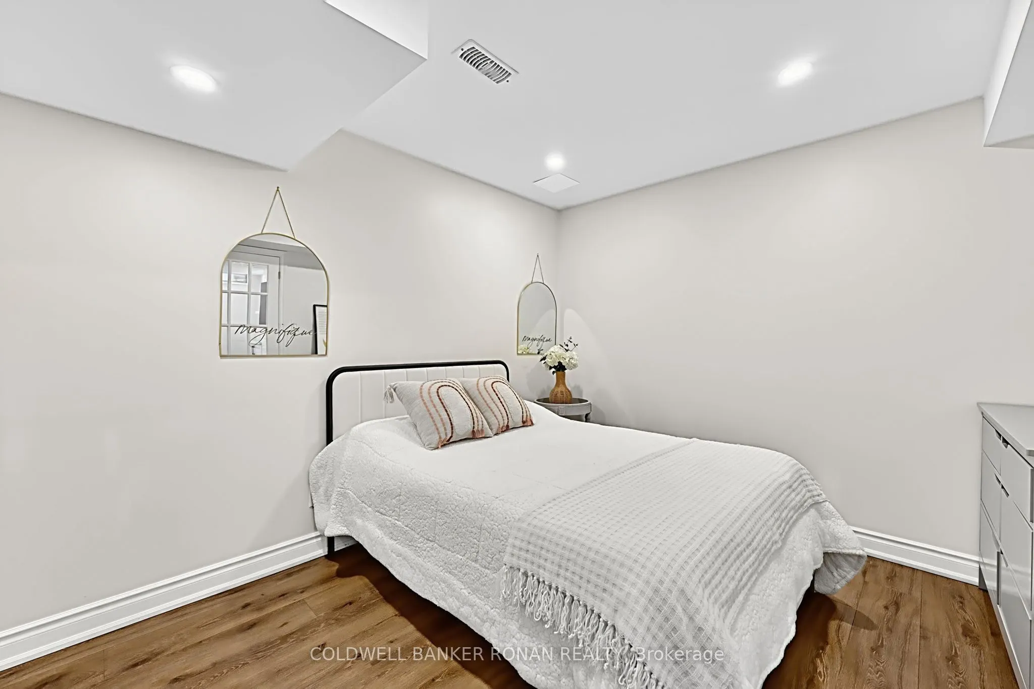 16 Hawke Crescent