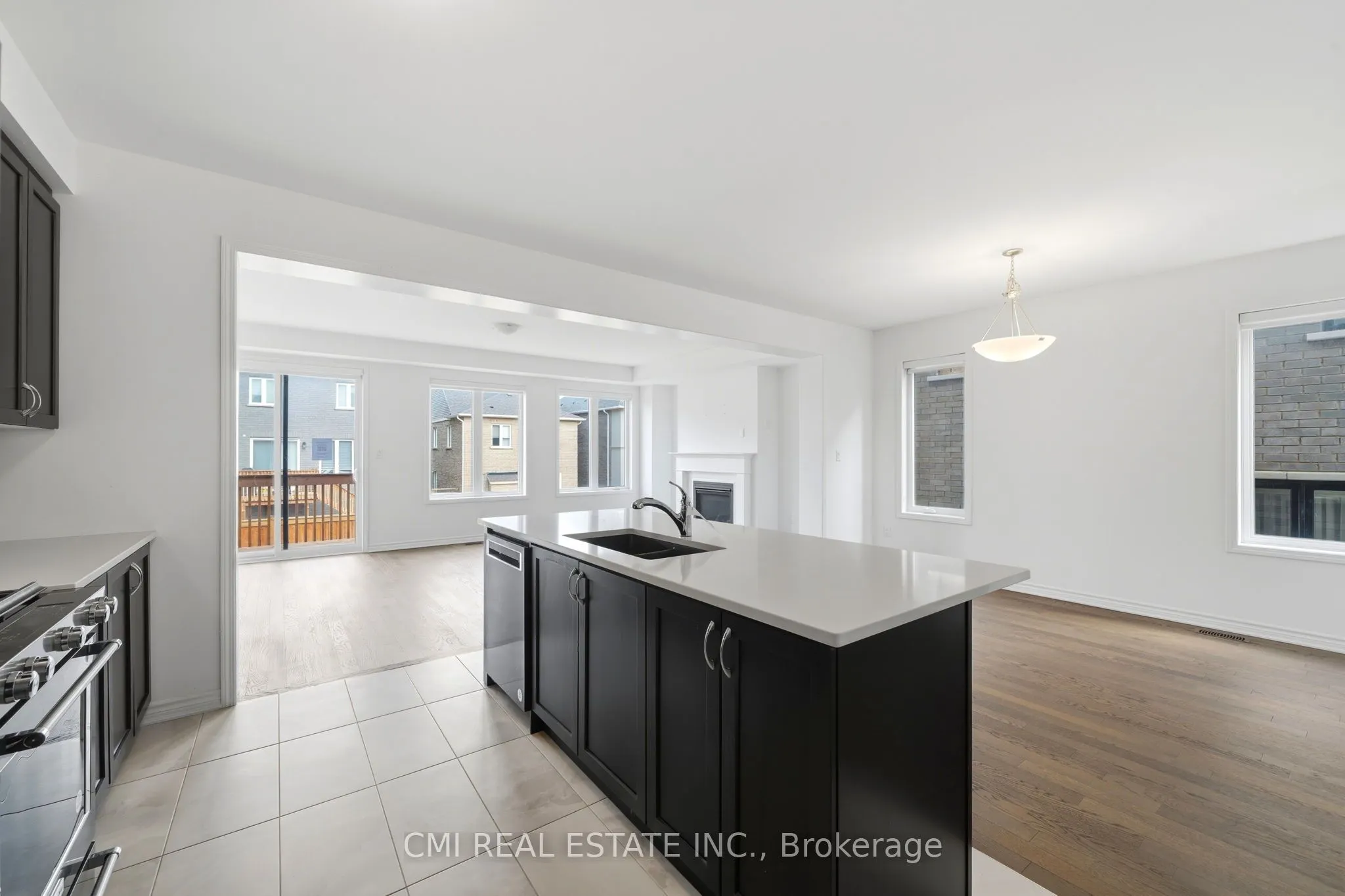 656 Newlove Street