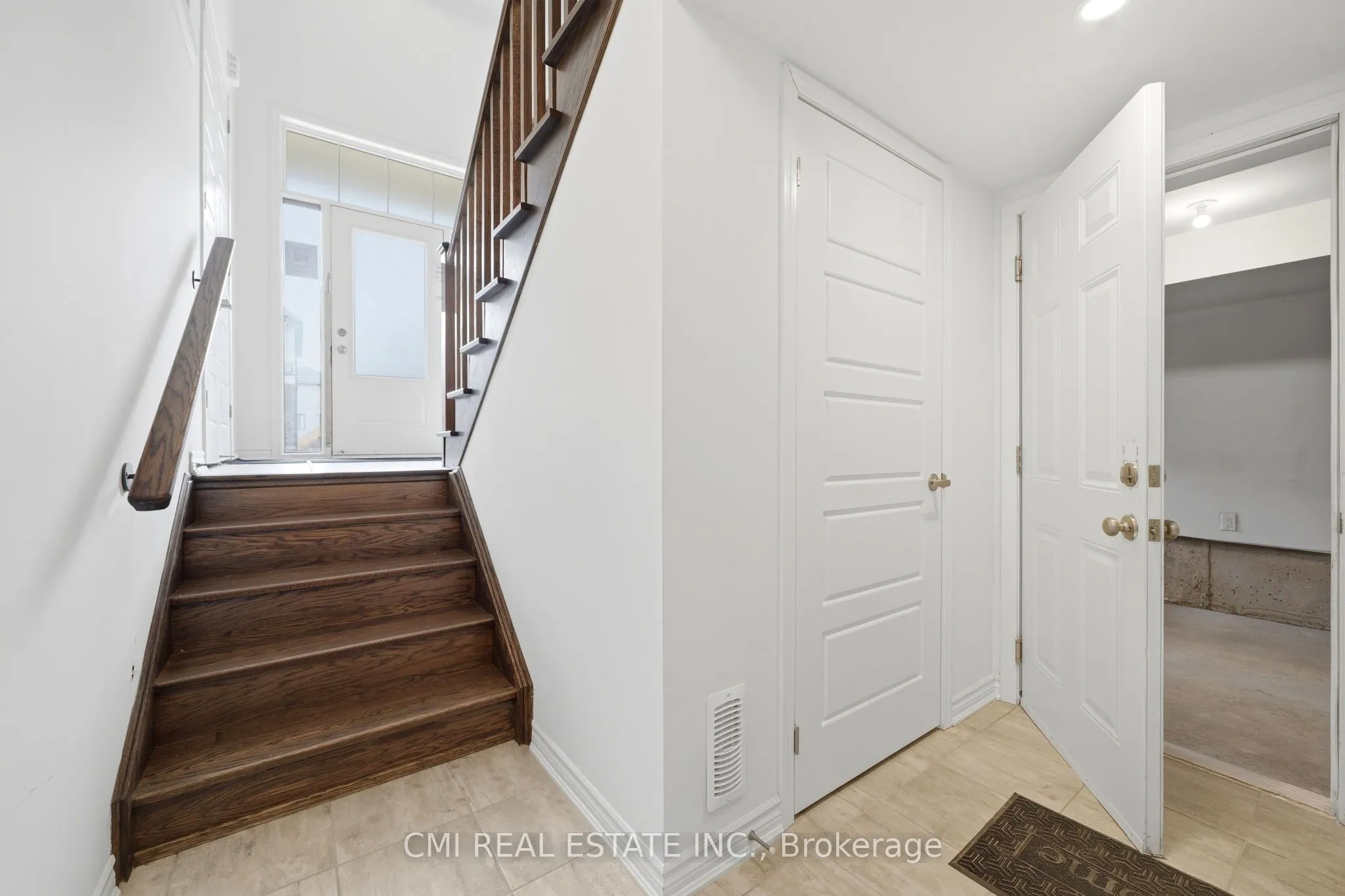 656 Newlove Street